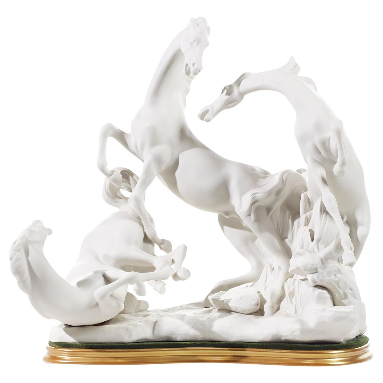 Lladro 1022 Porzellan-Skulptur spielerischer Pferde aus Porzellan im Angebot
