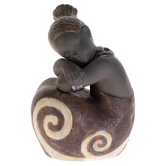 Figura de porcelana Lladro Niña africana de José Santaeulalia #2508