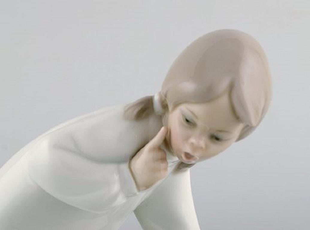 Lladro and Nao, Spain, Four Porcelain Figurines of Children, 1980s-1990s In Excellent Condition In Copenhagen, DK