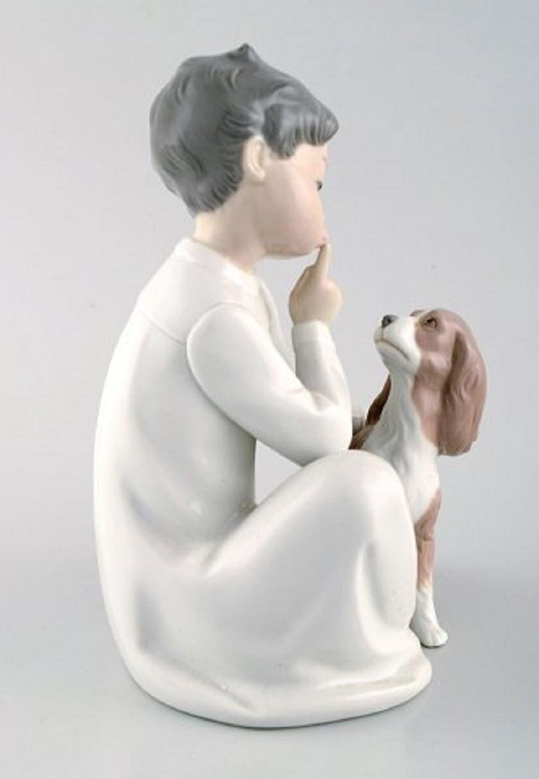 Lladro and Nao, Spain, Four Porcelain Figurines of Children, 1980s-1990s In Good Condition For Sale In Copenhagen, DK