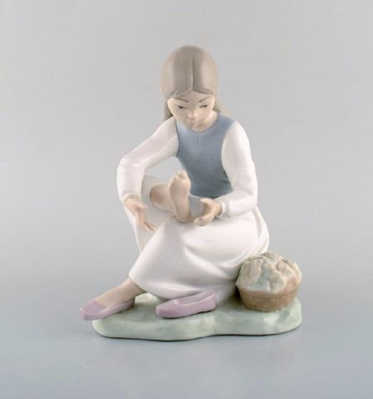 Late 20th Century Lladro and Nao, Spain, Four Porcelain Figurines of Children, 1980s-1990s For Sale