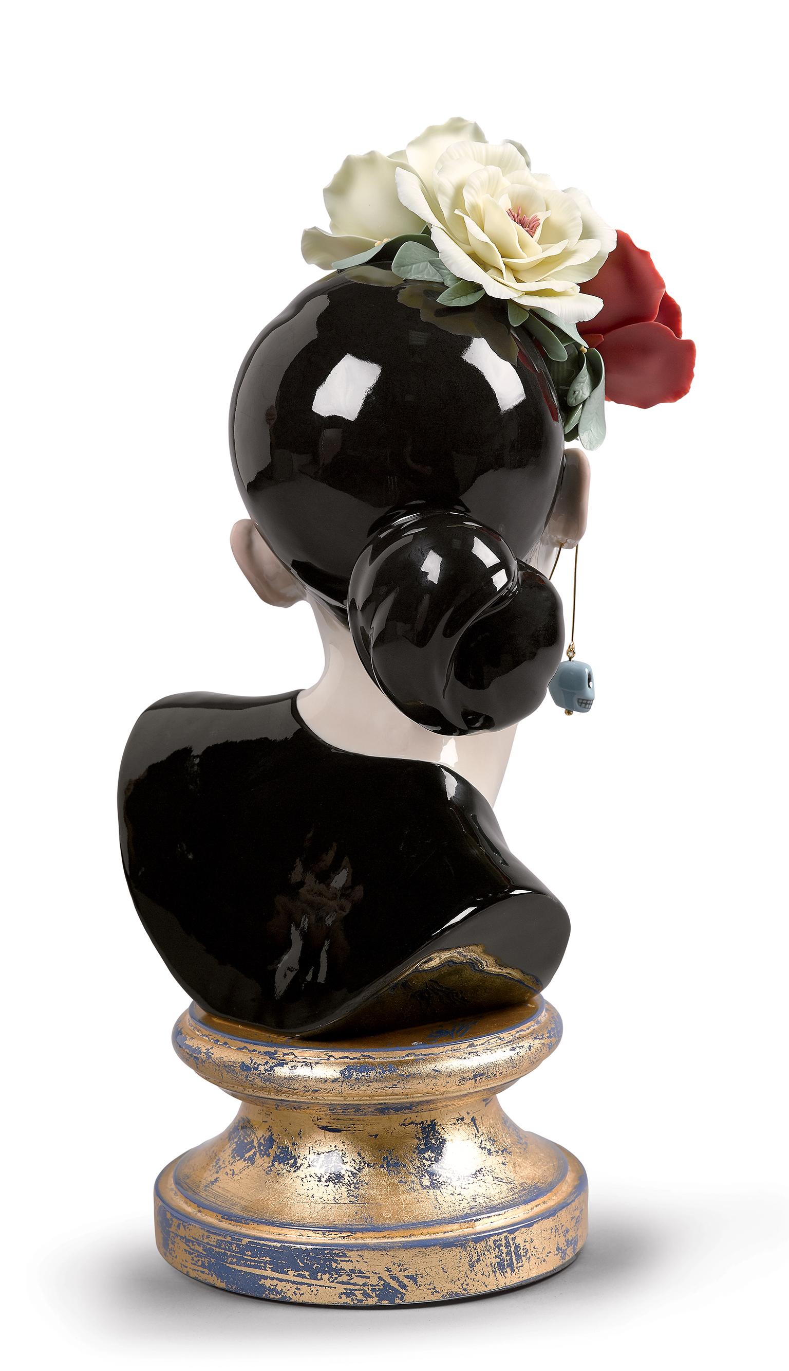Modern Lladró Beautiful Catrina Figurine by Raul Rubio. Limited Edition. For Sale
