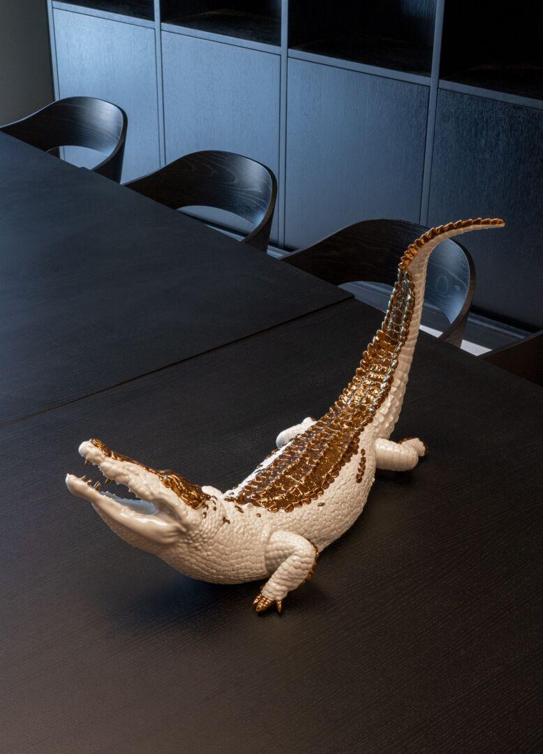 Figurina di coccodrillo Lladró, bianco smaltato e rame in vendita 3