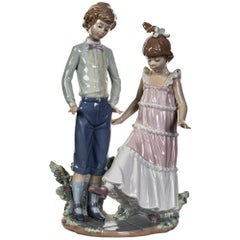 Lladró, Establecido 1953 "Primer Baile" Figuras de un Niño y una Niña