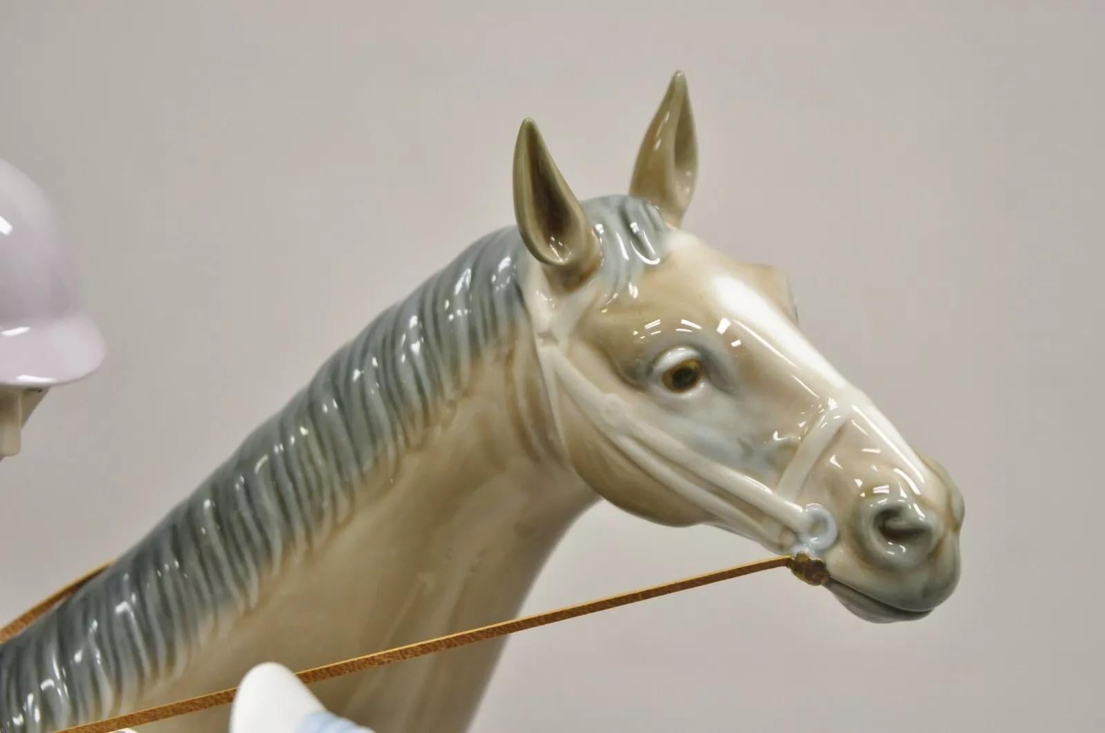 Lladro Figurilla Jockey con Lass #5036 Caballo de carreras Día del Derby Dama c/Parasol 1979 siglo XX en venta