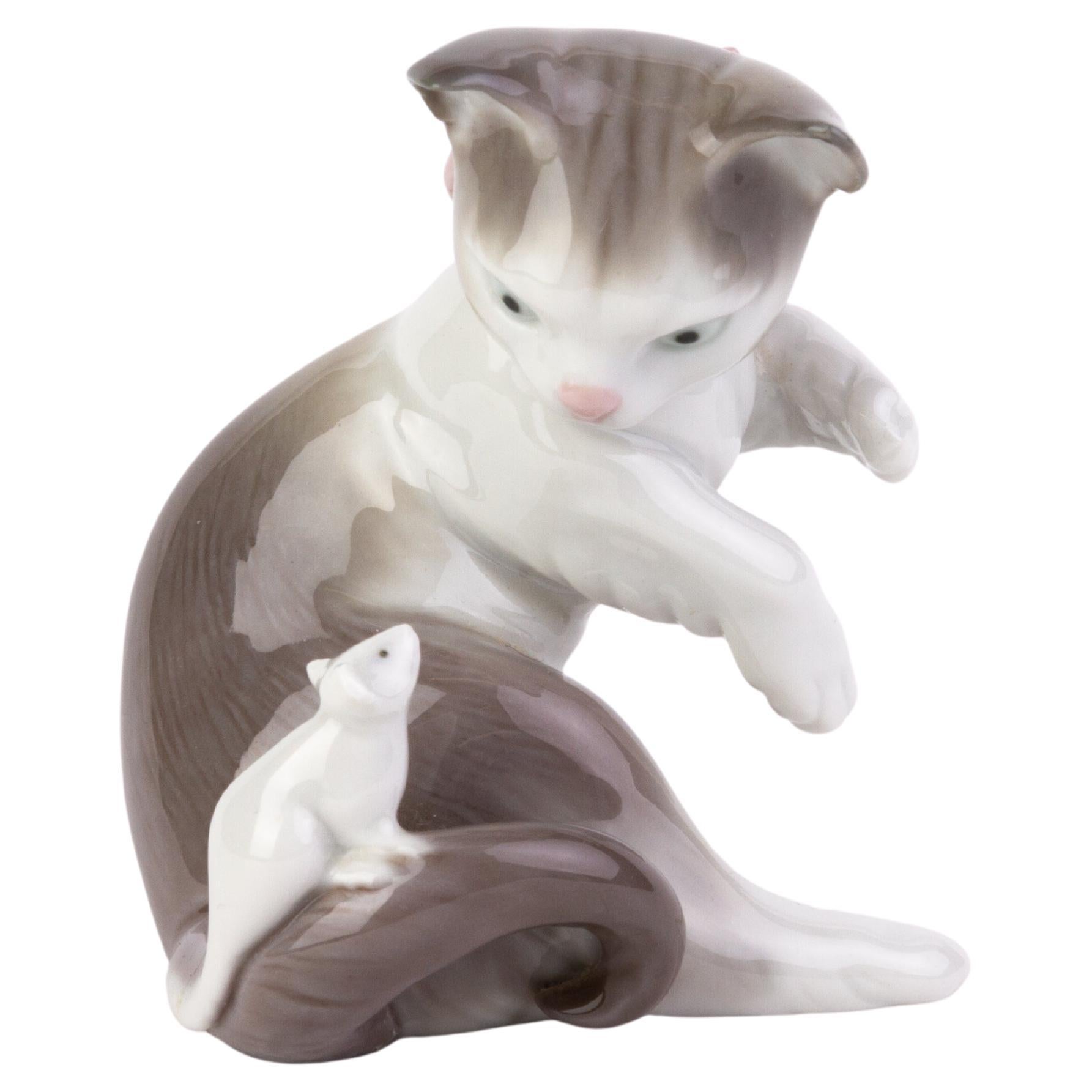 Lladro Fine Porcelain Sculpture Figure "Cat and Mouse" 5236 For Sale
