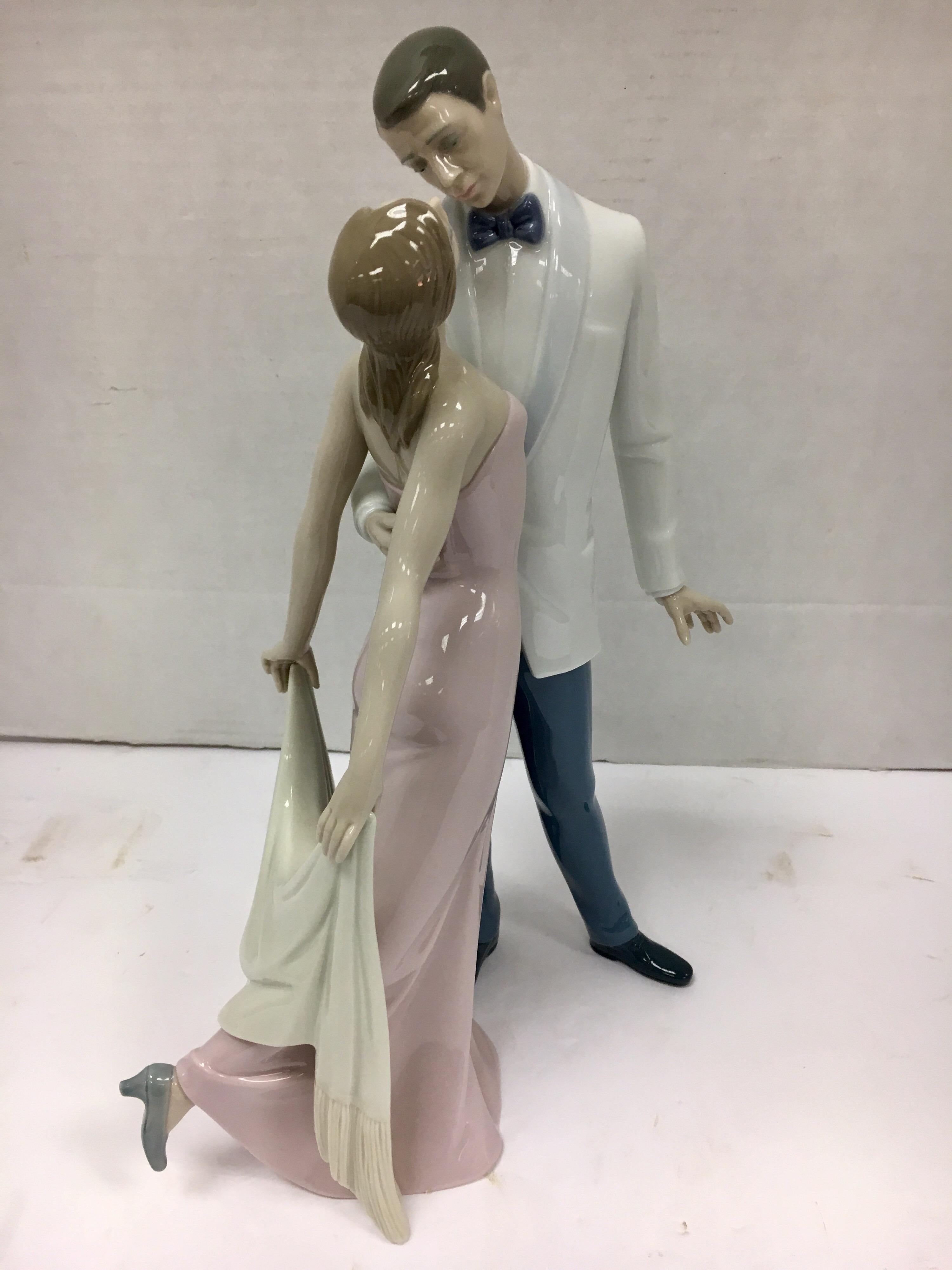 Mid-20th Century Lladro Happy Anniversary Handmade Porcelain Figurine #6475