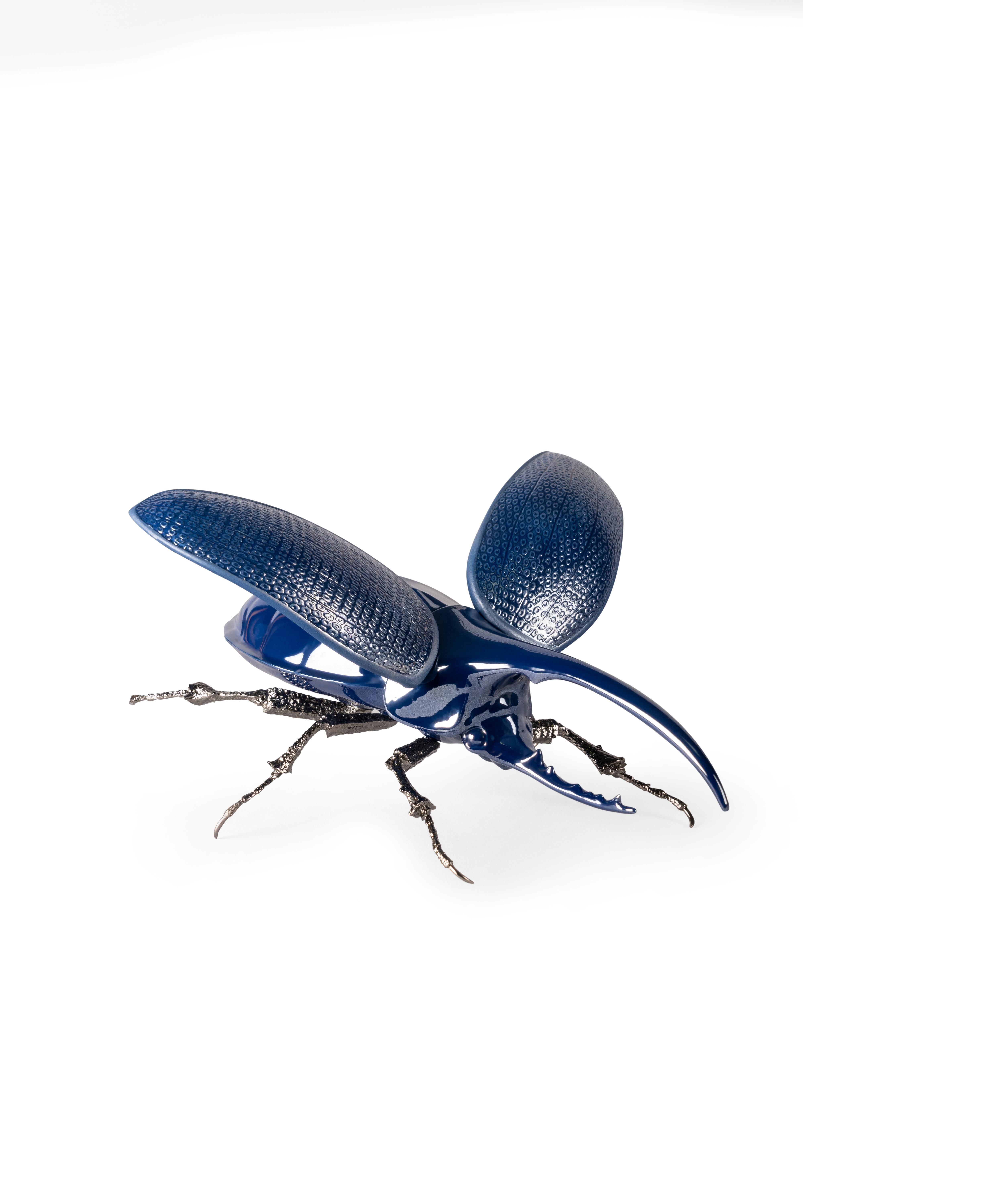 Une création innovante en porcelaine et en métal inspirée par l'une des créatures fascinantes de la nature. Fait partie de la collection 