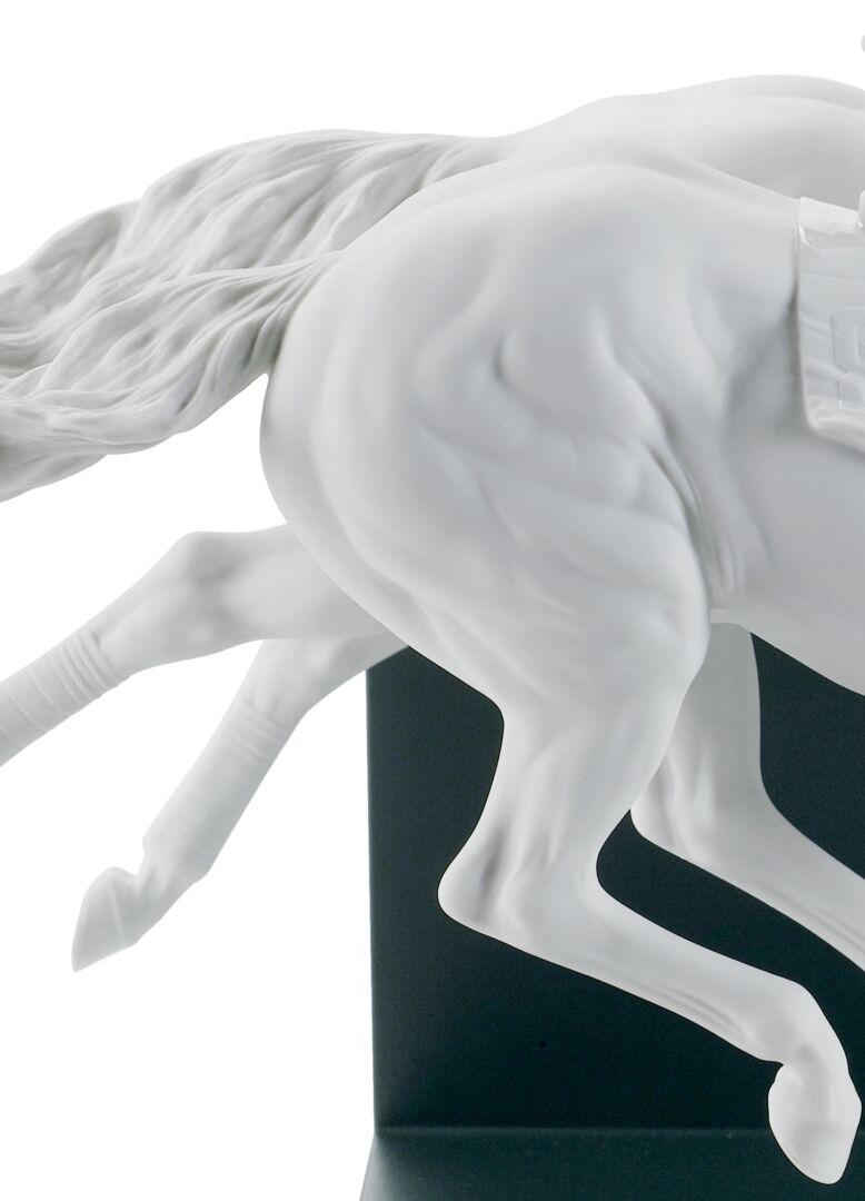 Moderne Figurine Lladró de la course de chevaux en blanc par Ernest Massuet. Édition limitée. en vente