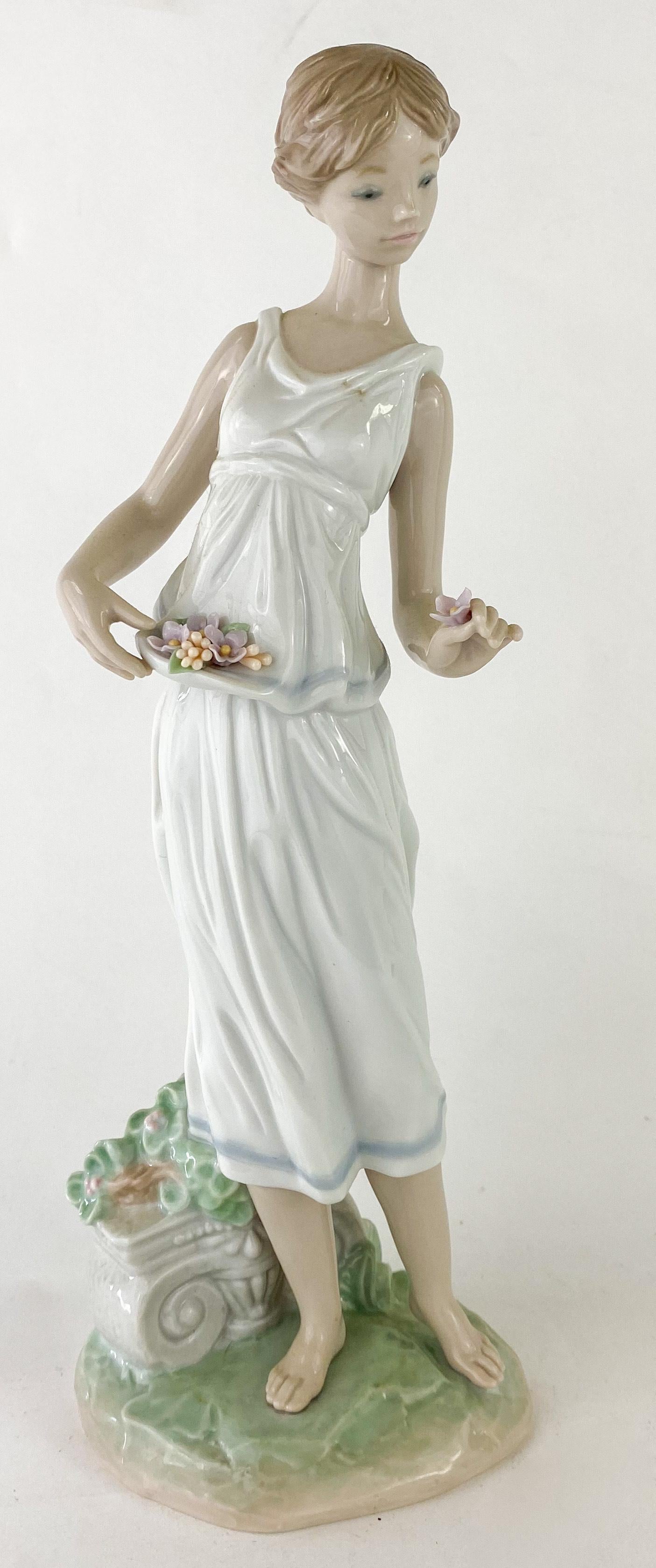 Lladro Limited Edition of Lady in Love and Flowers for Goddess Woman, Retired For Sale 1