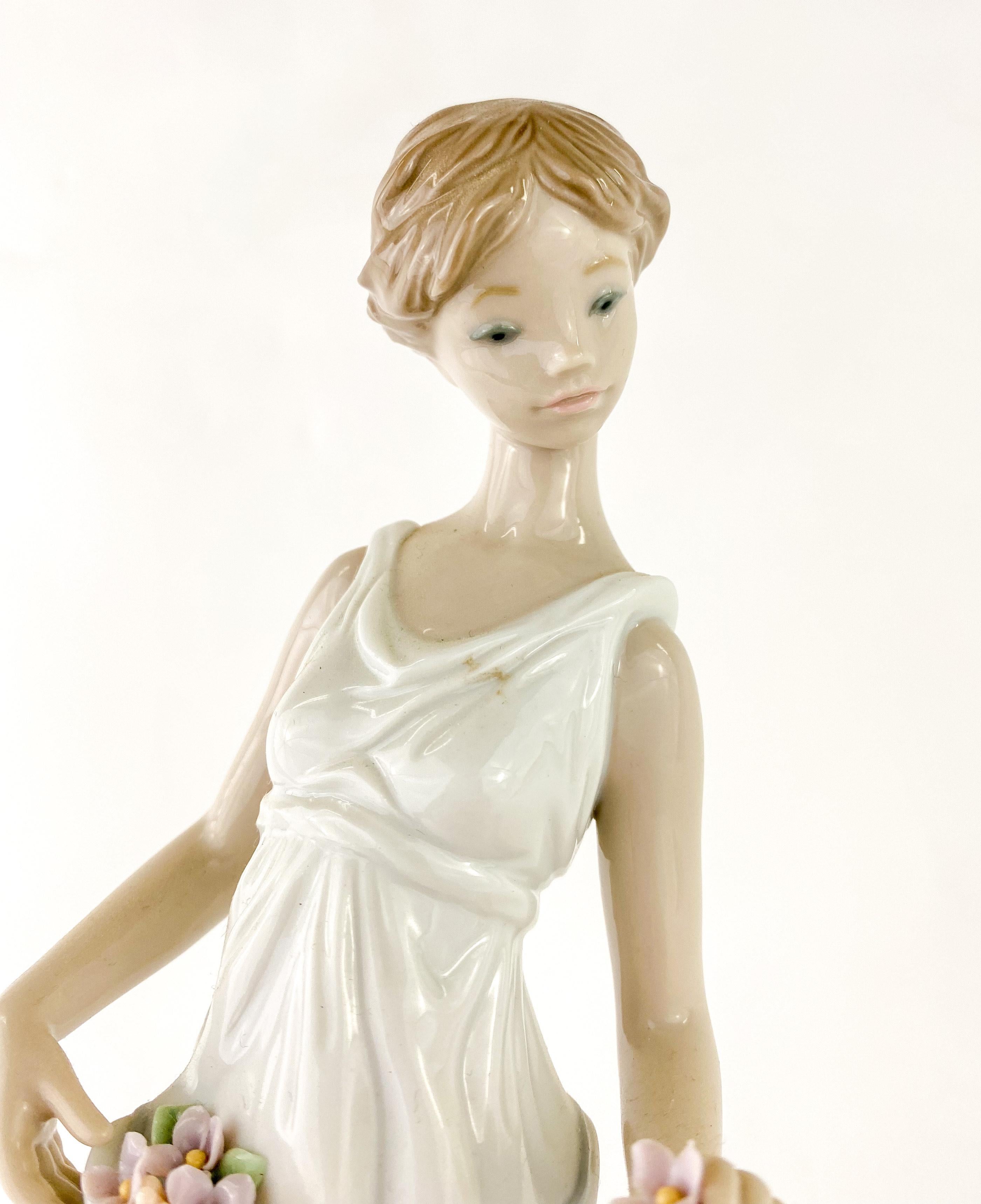Lladro Limited Edition of Lady in Love and Flowers for Goddess Woman, Retired For Sale 2