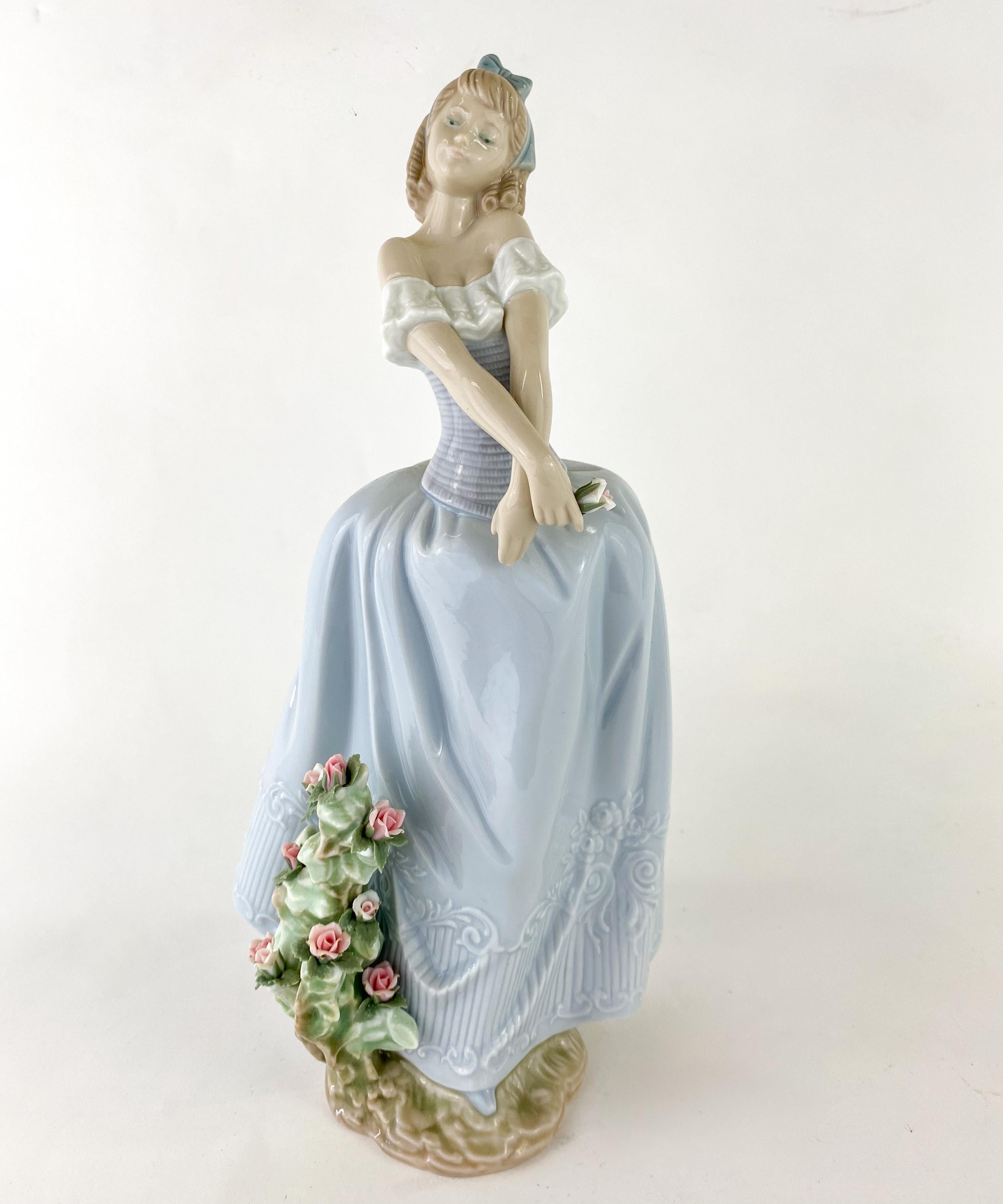 Lladro Limitierte Auflage von Lady in Love and Flowers für Göttin Frau, restauriert (Moderne) im Angebot