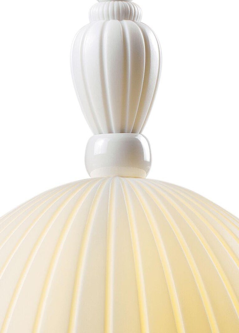 Spanish Lladro Mademoiselle Elisabeth Table Lamp For Sale