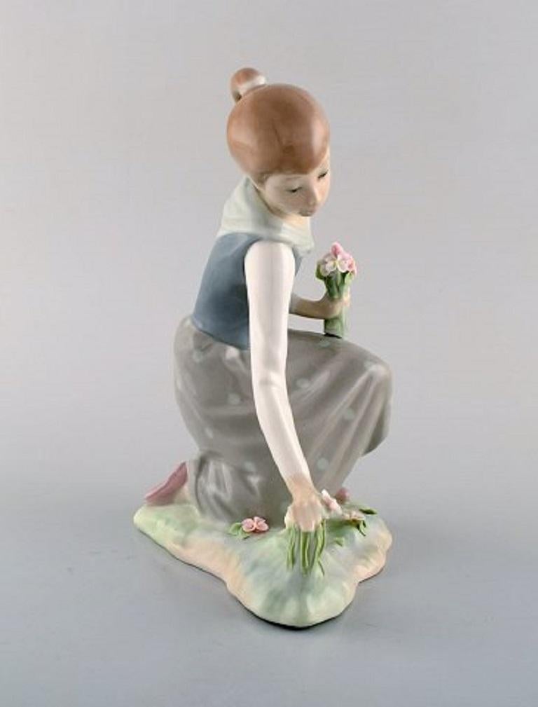 Late 20th Century Lladro, Nao and Zaphir, Spain, Five Porcelain Figurines of Children, 1980s-1990s For Sale