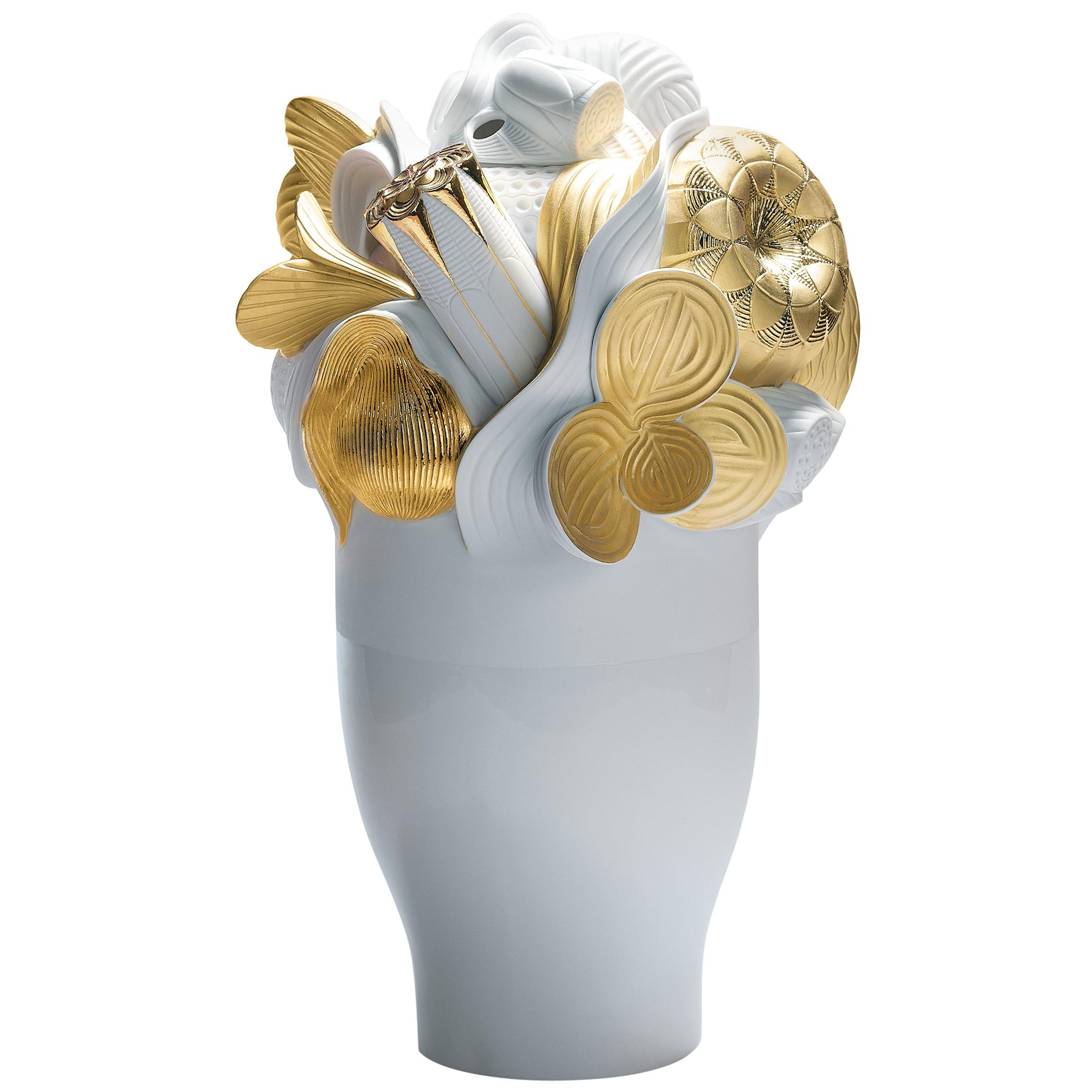 Im Angebot: Lladro Naturofantastic Vase von Marco Antonio Noguerón, Gold (Golden Lustre)