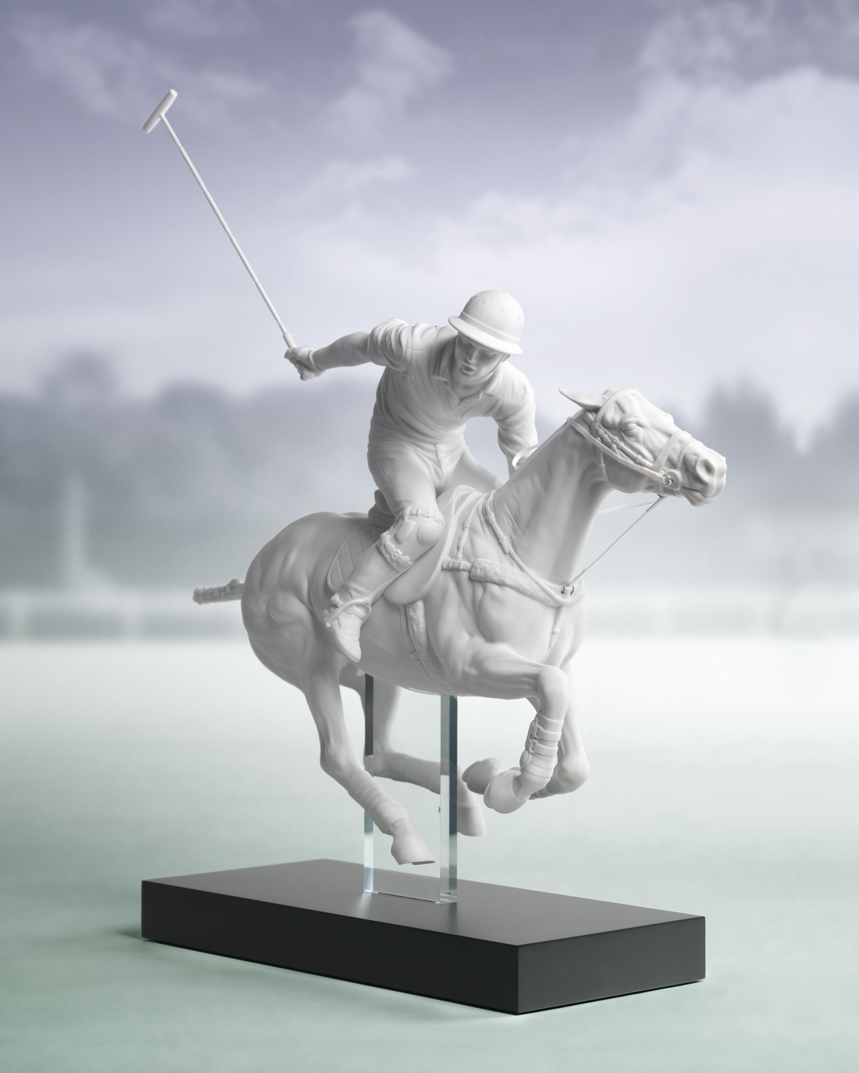 Lladró Polo Spieler Figur in Weiß von Ernest Massuet. Limitierte Auflage. (Moderne) im Angebot
