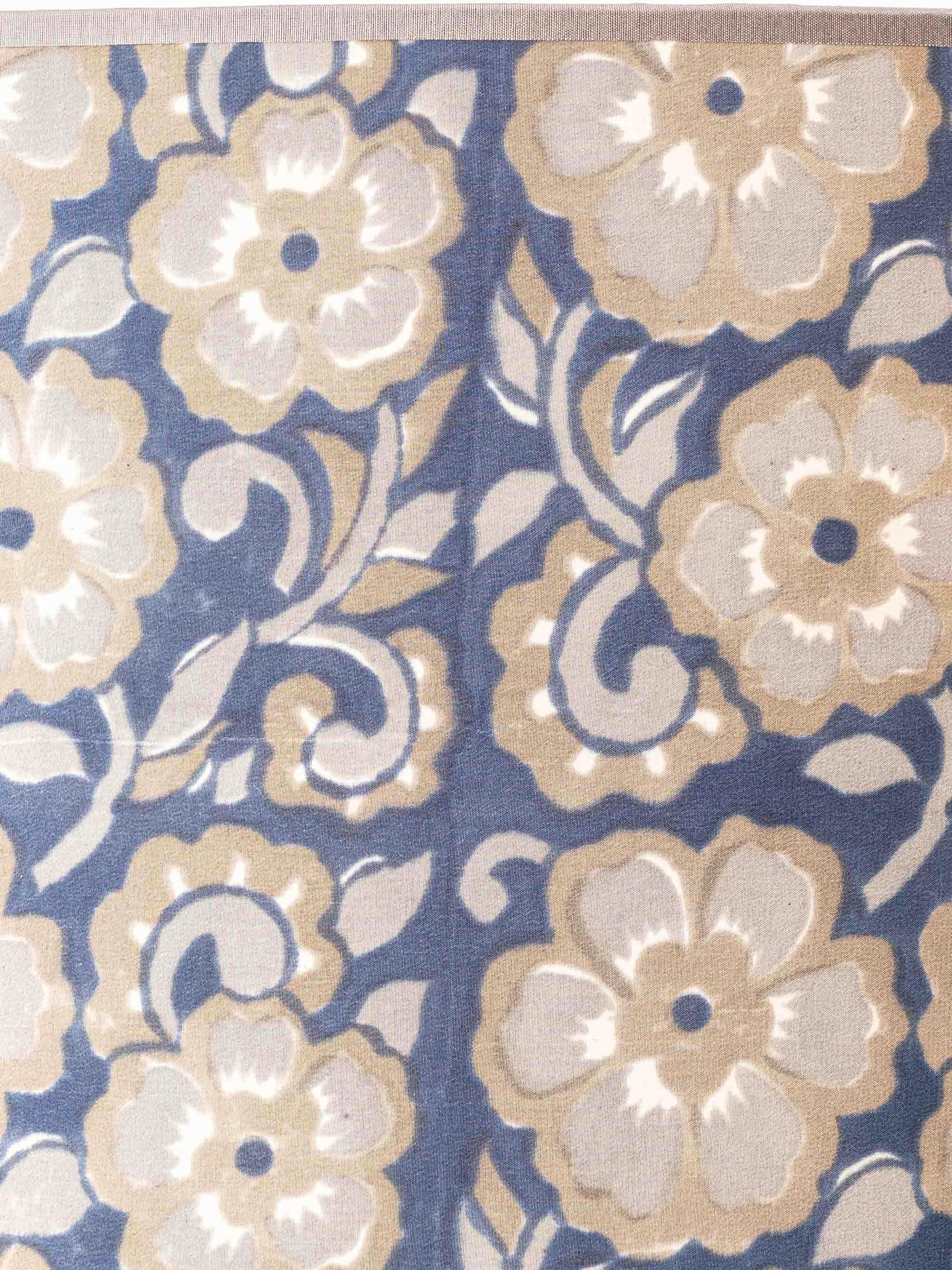 Lladró Tischlampe aus blauem und weißem Porzellan mit neuem Lampenschirm aus Seidenblumen im Angebot 5