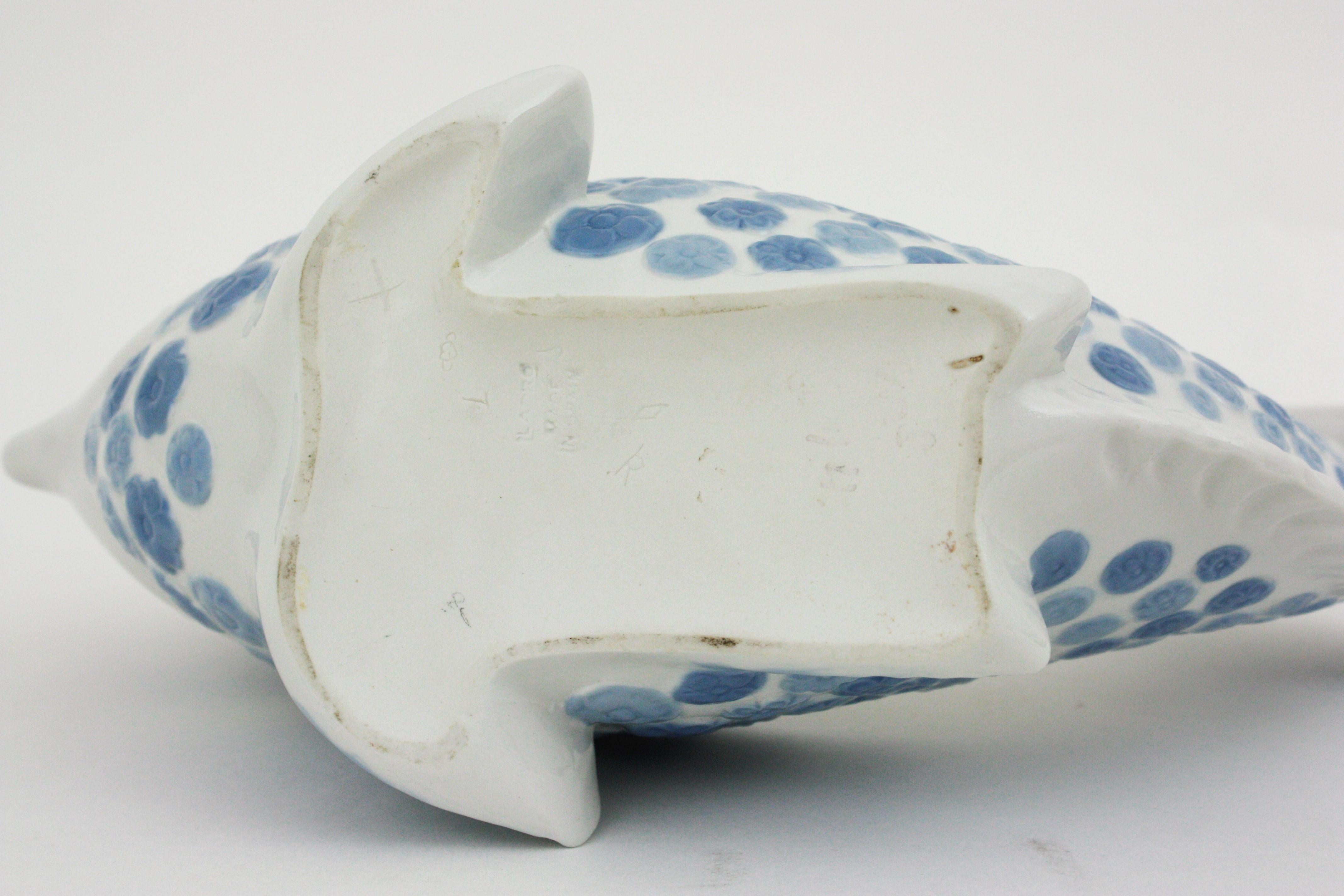 Lladró Porcelain Blue White Fish Centerpiece Vase Planter, Spain, 1970s For Sale 5