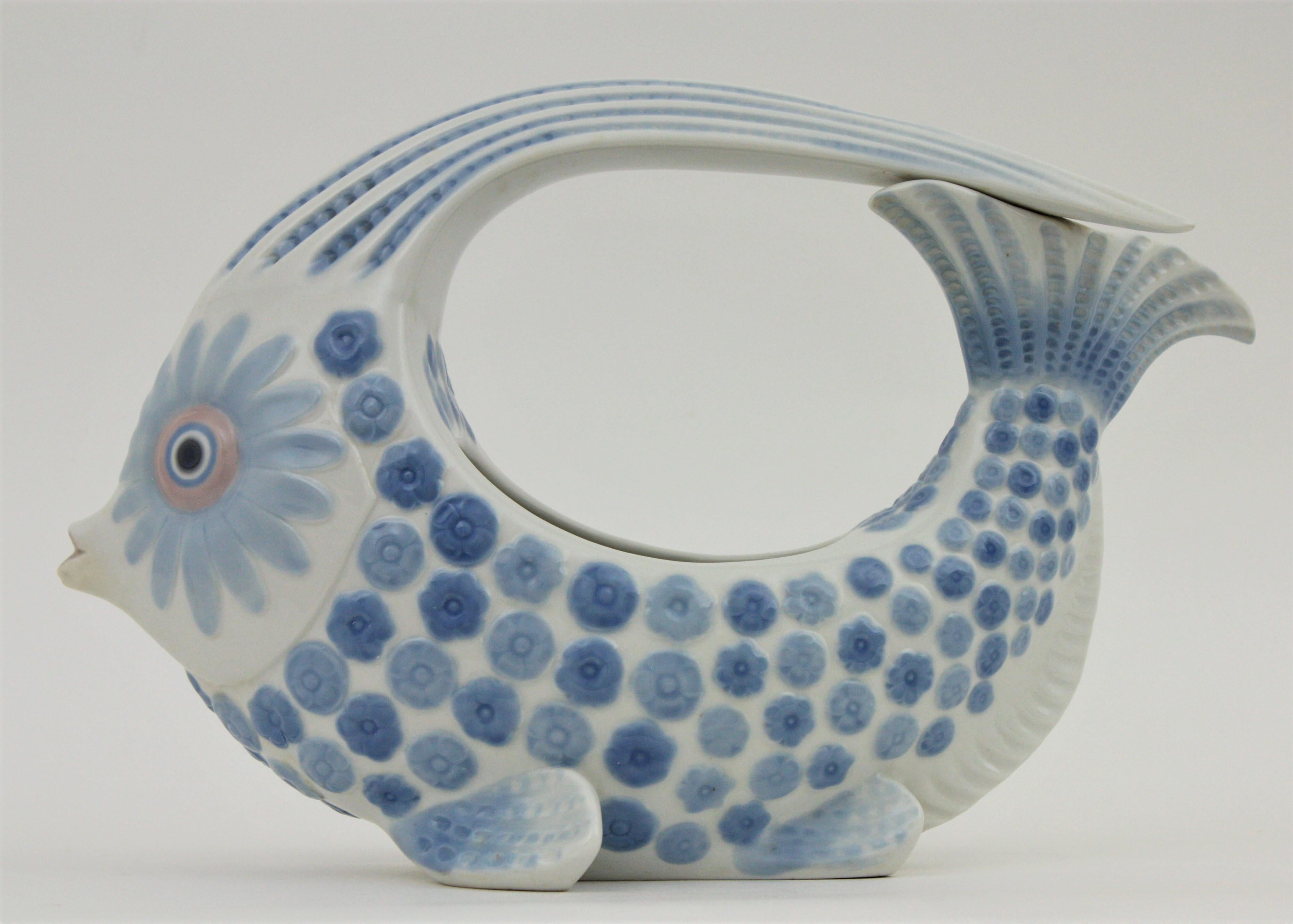 Lladro Porcelain Blue White Fish Figure Centerpiece or Planter, Spain, 1970s For Sale 2
