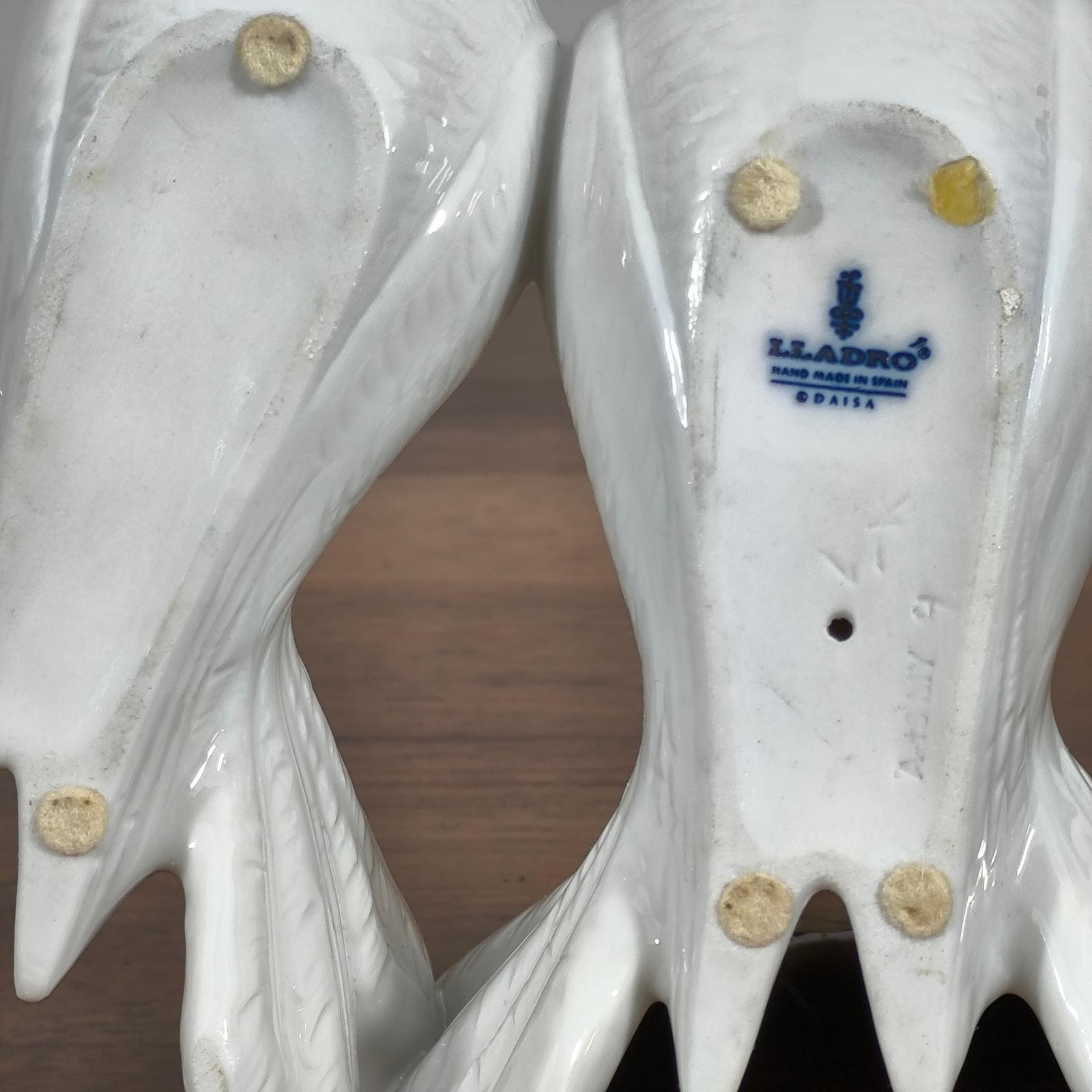 Lladro Porcelain 'Couple of Doves' Birds Sculpture by Antonio Ballester For Sale 3