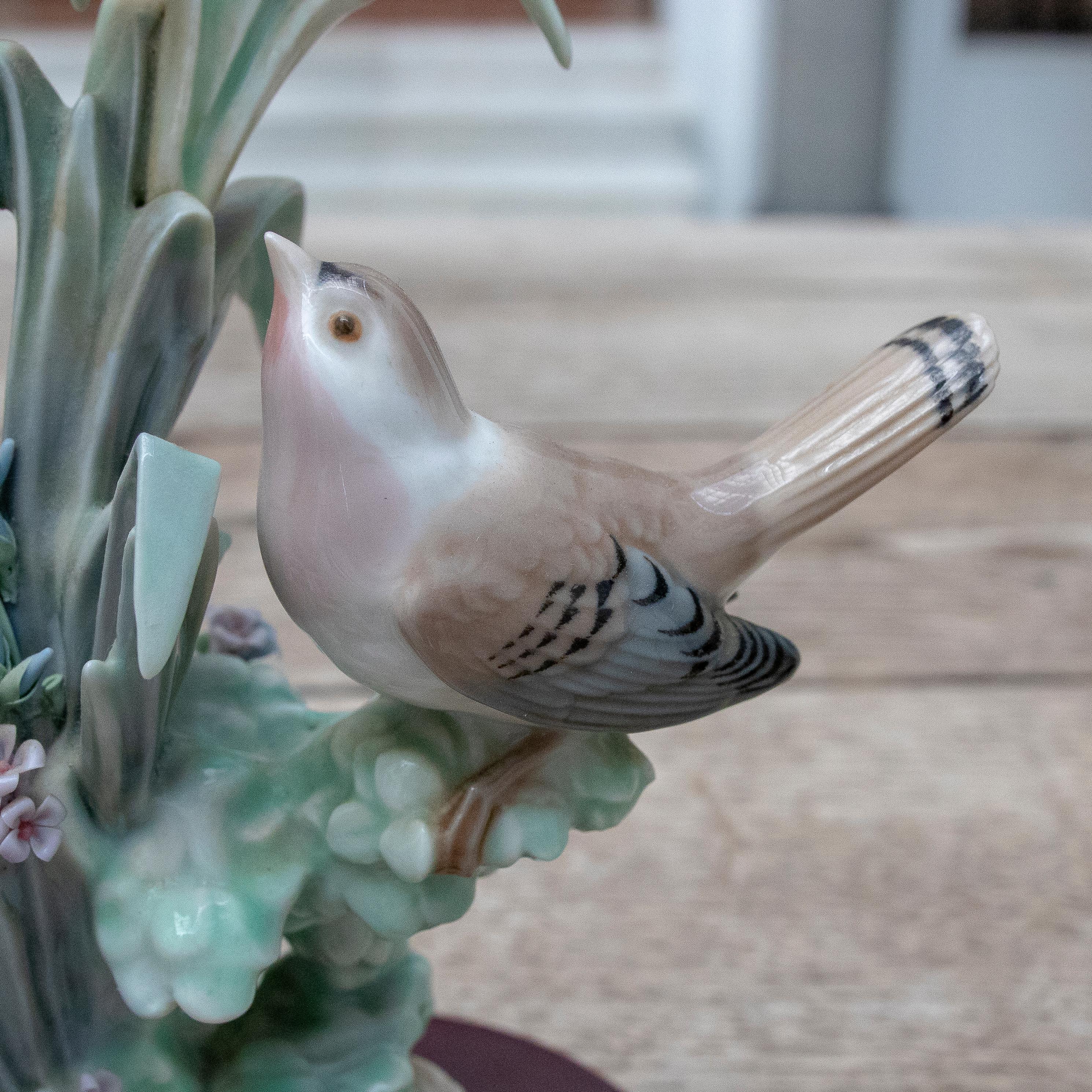 Figurine en porcelaine de Lladró représentant un groupe d'oiseaux datant de 1978 en vente 4