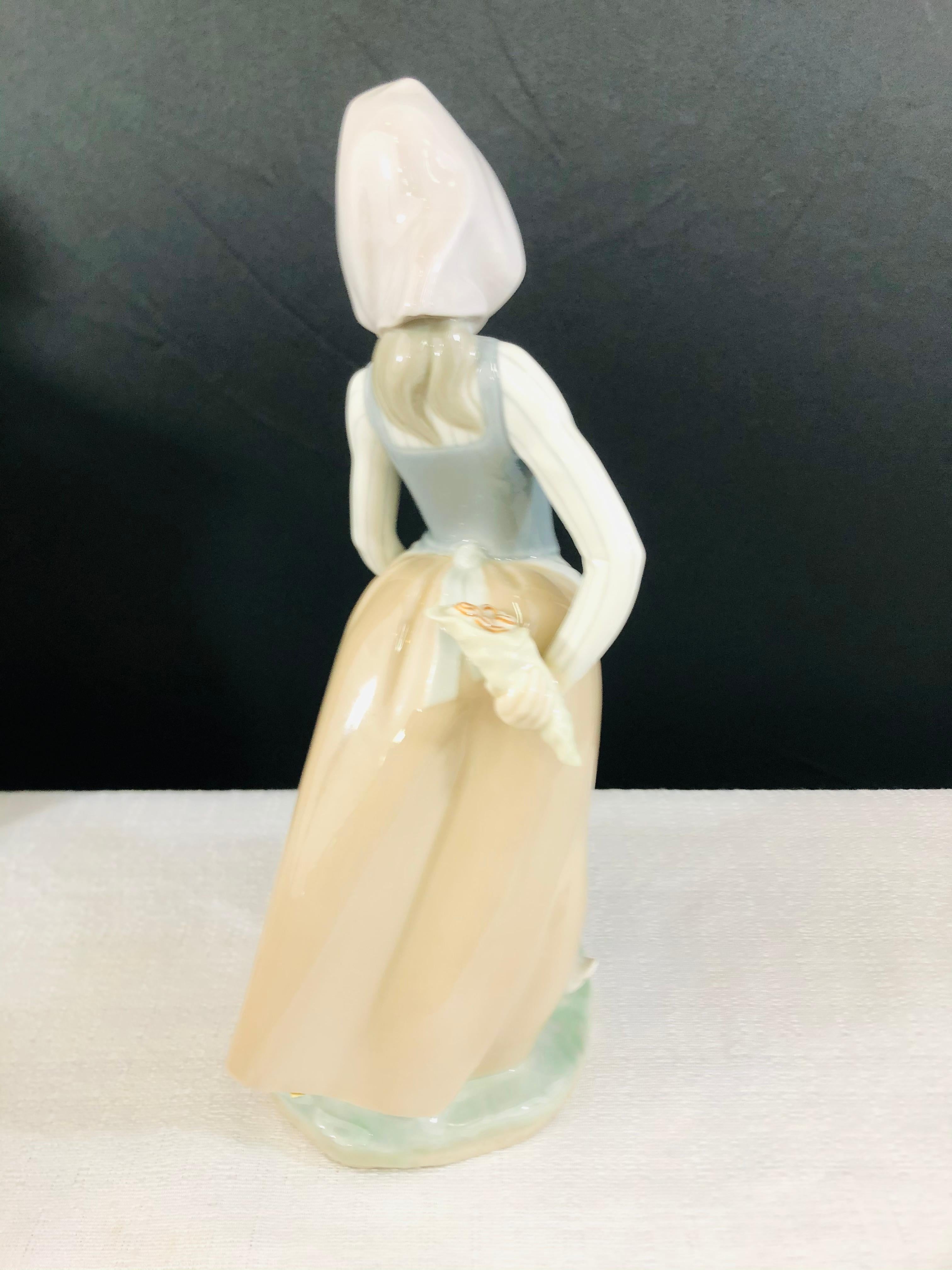 LLadro Porcelain Figurines, a Set of 4 In Good Condition For Sale In Plainview, NY