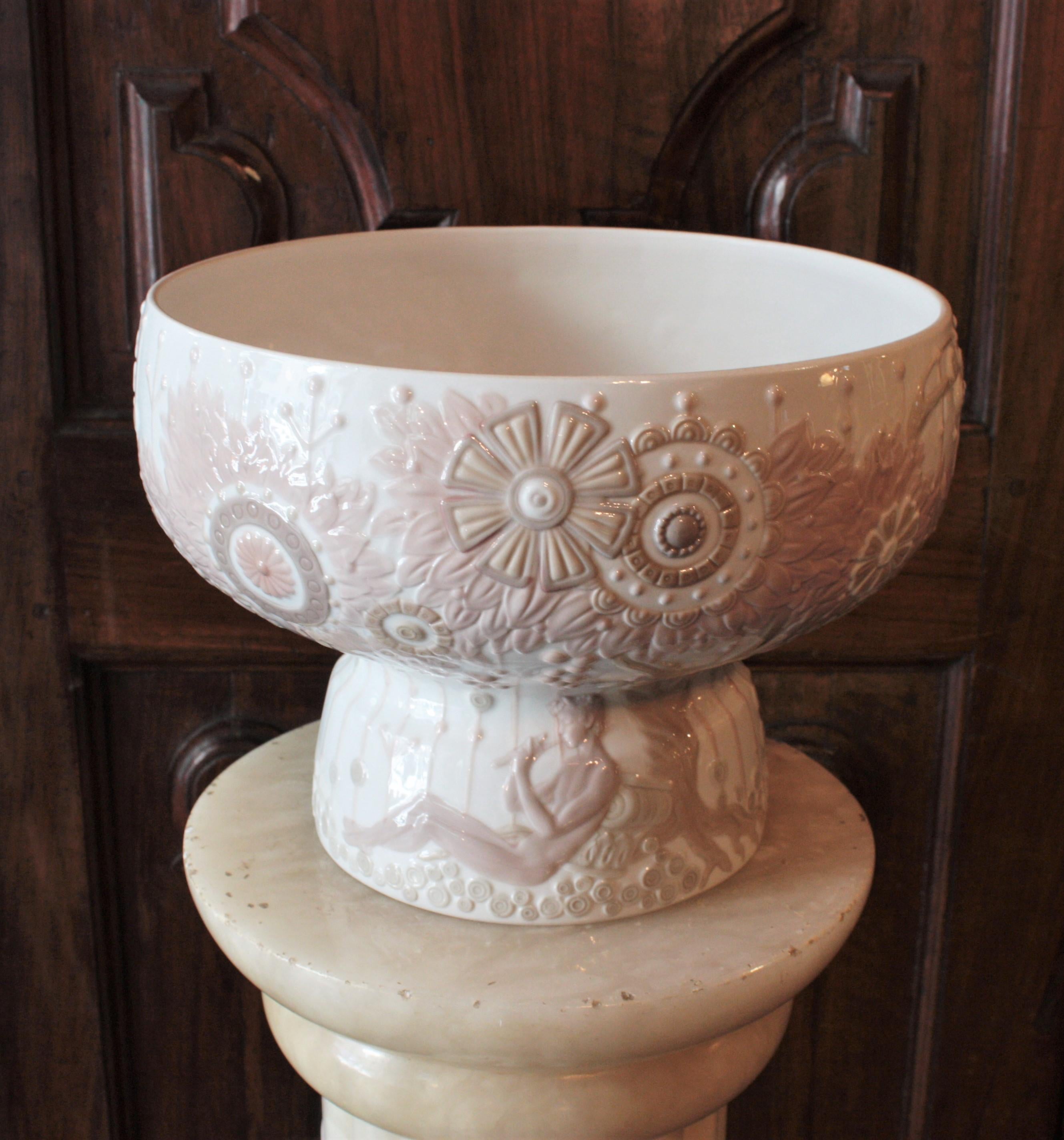 Spanish Lladro Porcelain Floral Large Centerpiece Vase For Sale 3