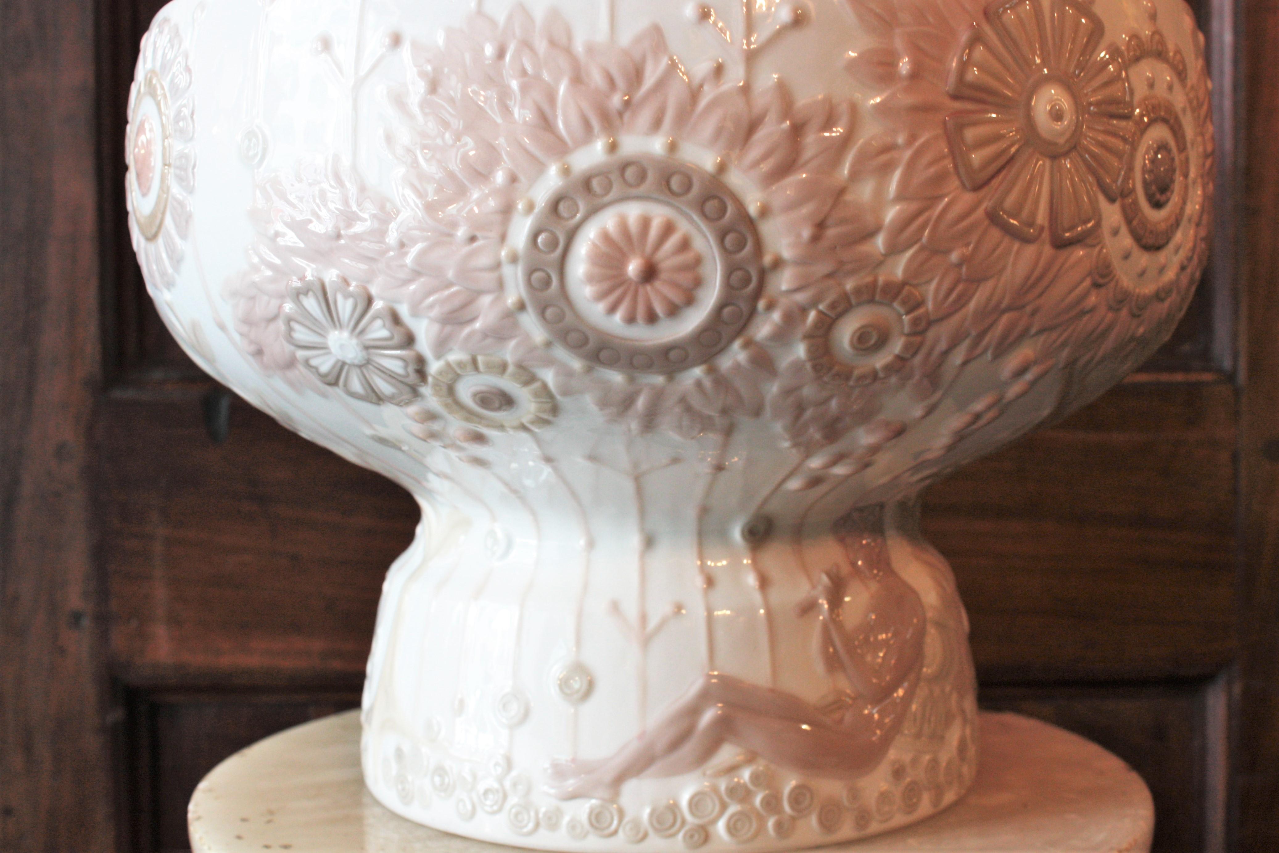 20th Century Spanish Lladro Porcelain Floral Large Centerpiece Vase For Sale