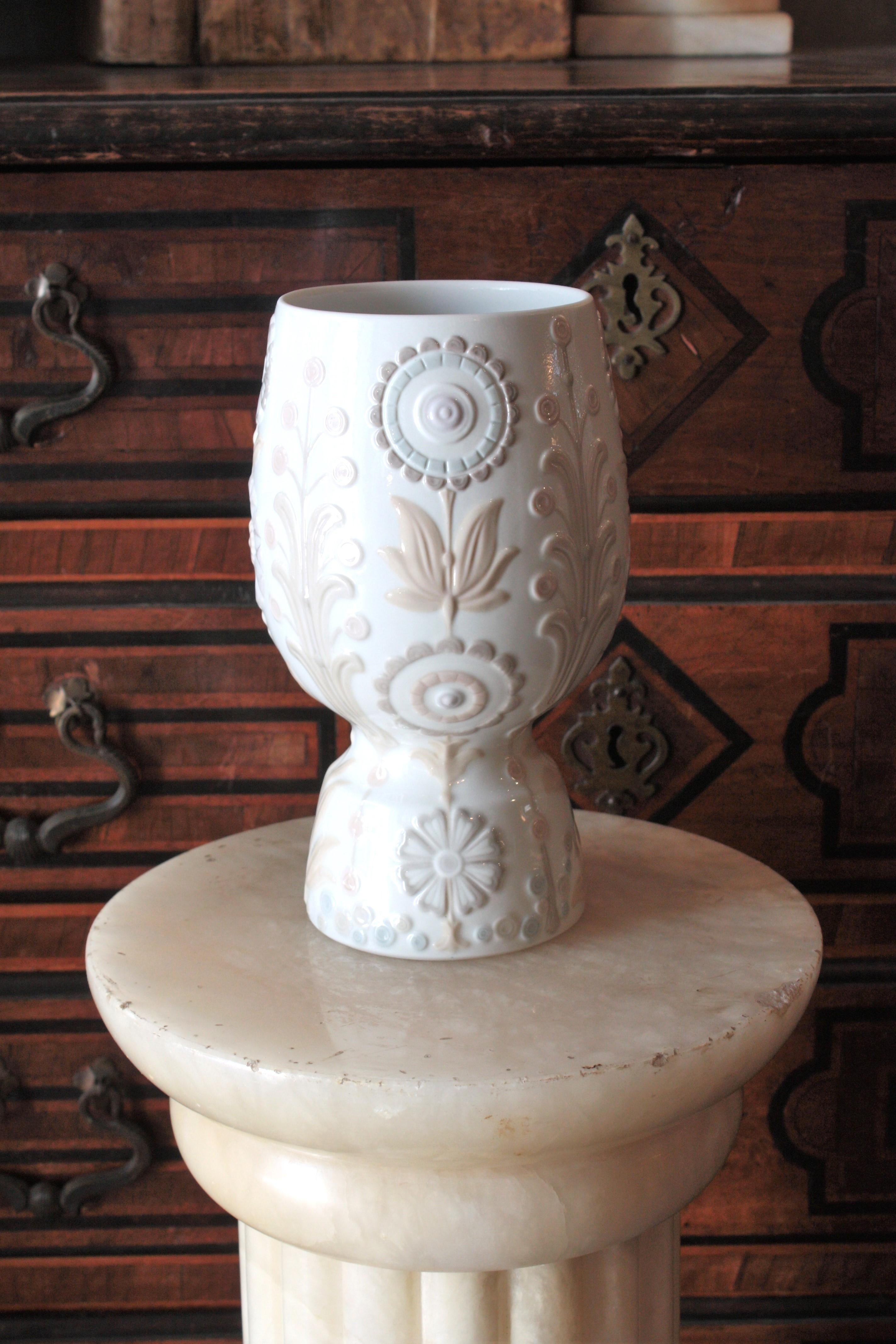Lladro Porcelain Floral Vase, 1970s For Sale 4