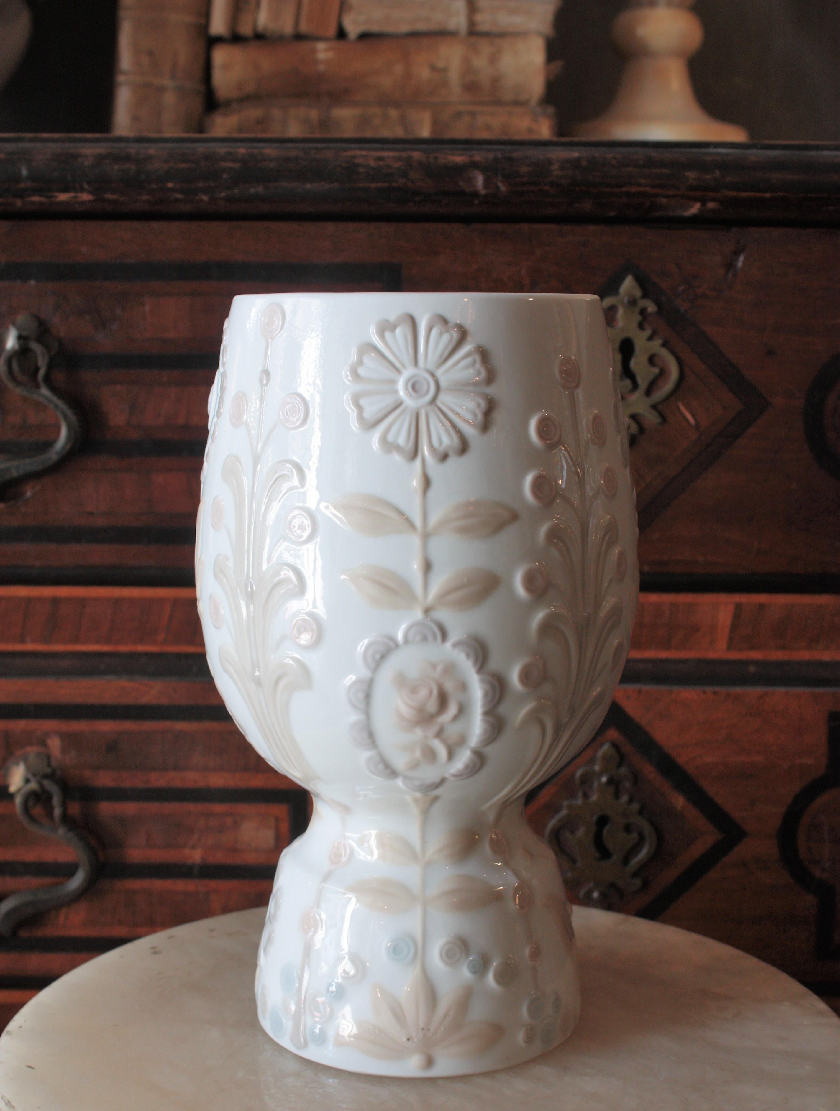 Spanish Lladro Porcelain Floral Vase, 1970s For Sale