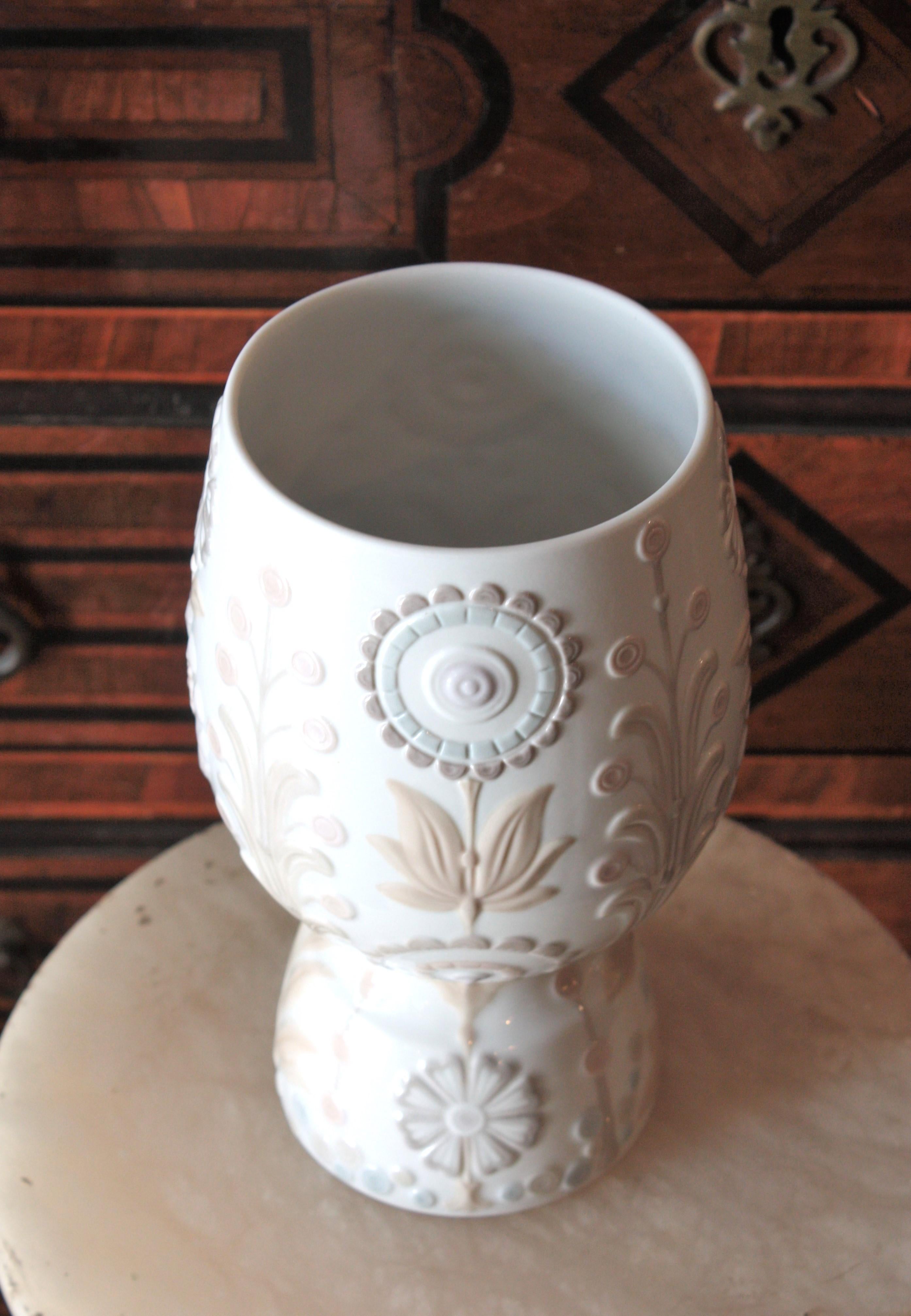 20th Century Lladro Porcelain Floral Vase, 1970s For Sale