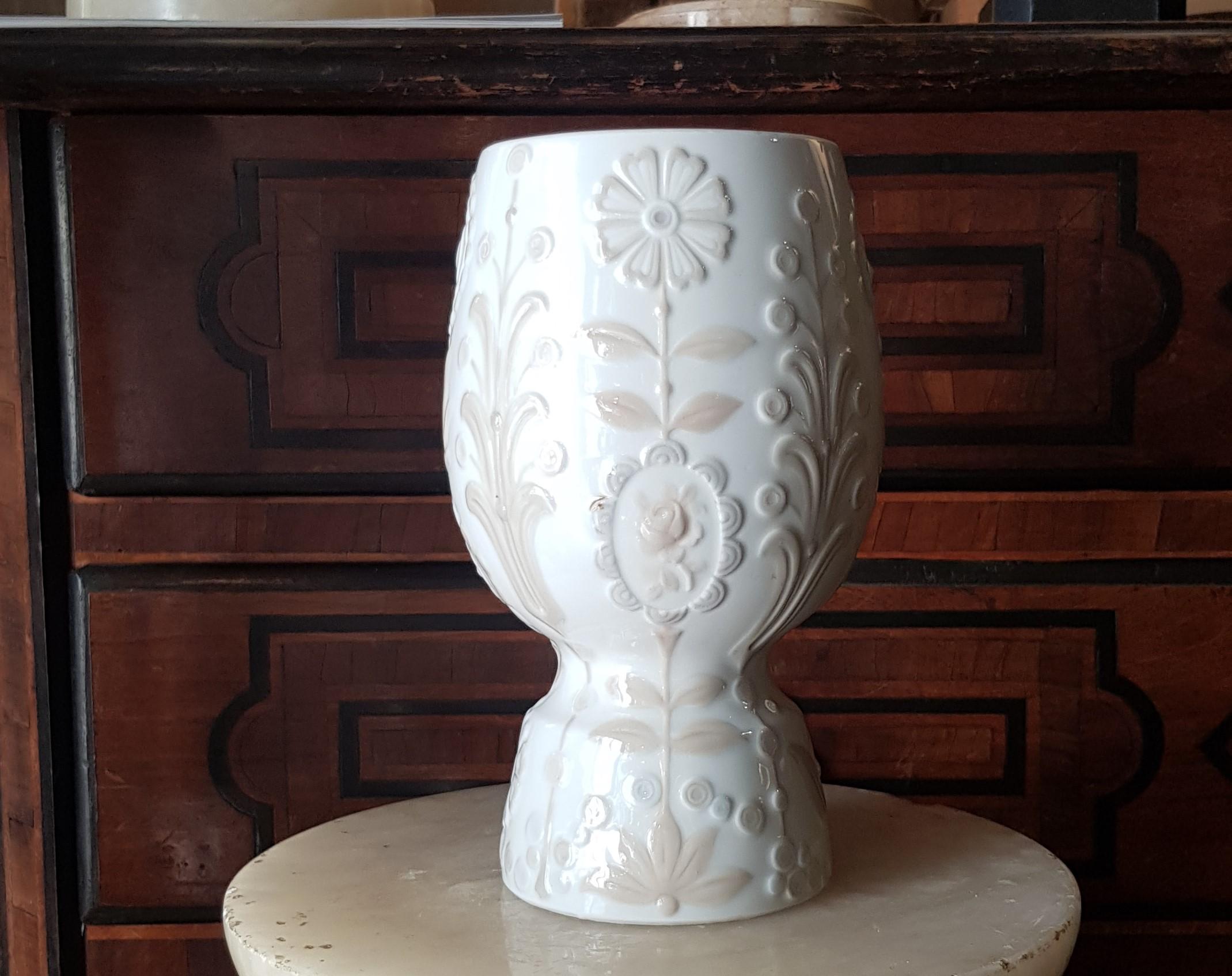 Lladro Porcelain Floral Vase, 1970s In Excellent Condition In Barcelona, ES