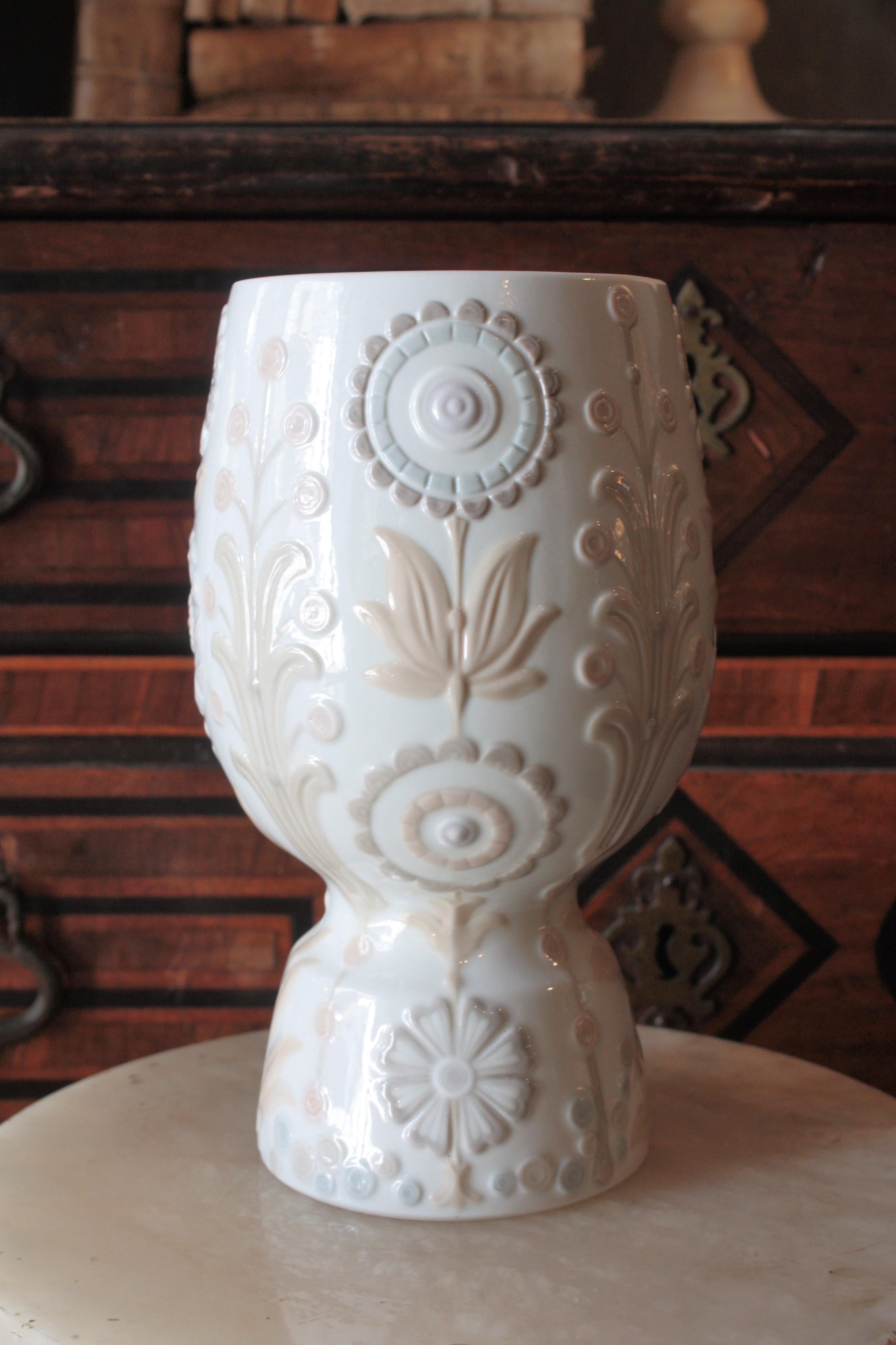 Lladro Porcelain Floral Vase, 1970s For Sale 1
