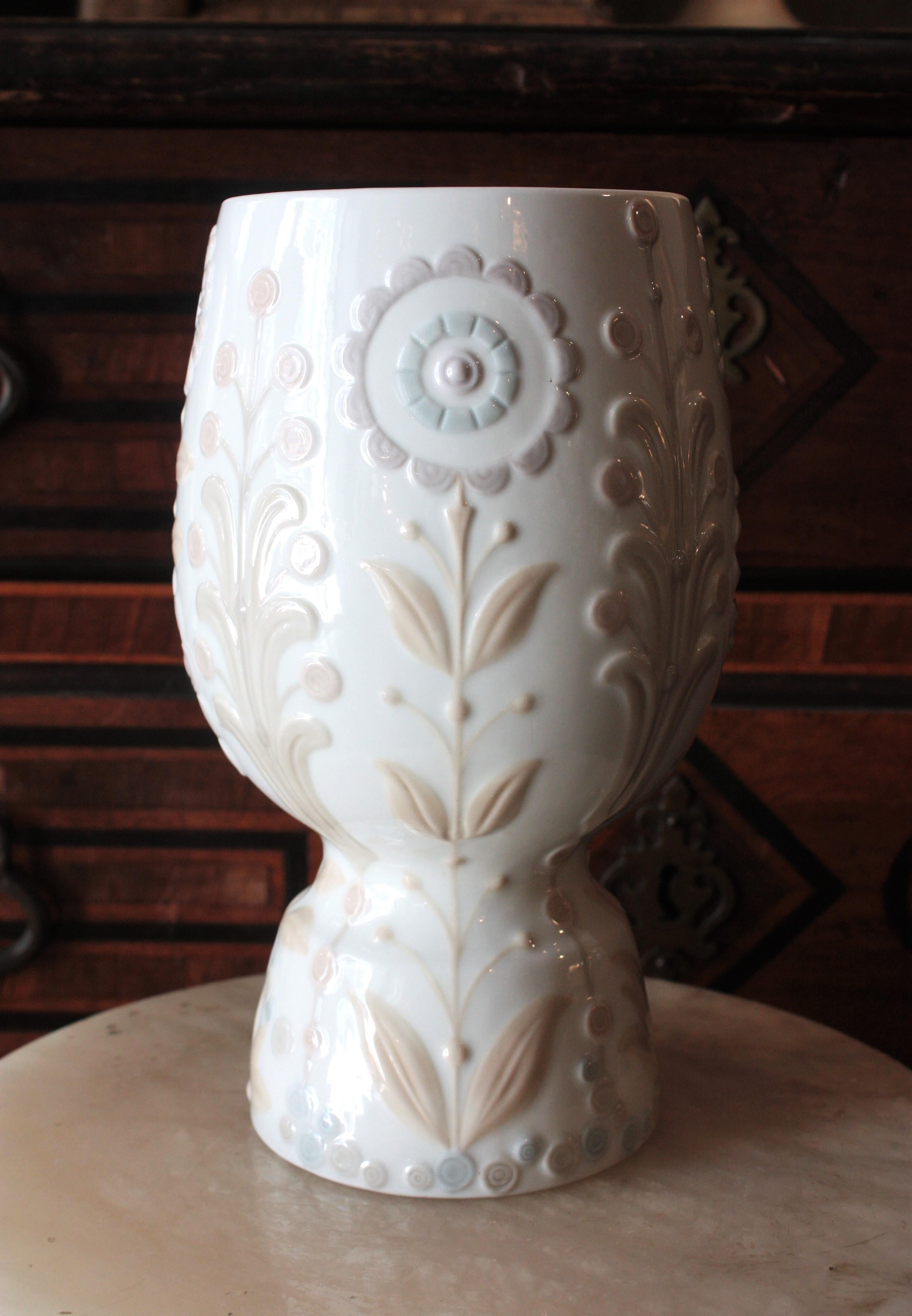 Lladro Porcelain Floral Vase, 1970s For Sale 2