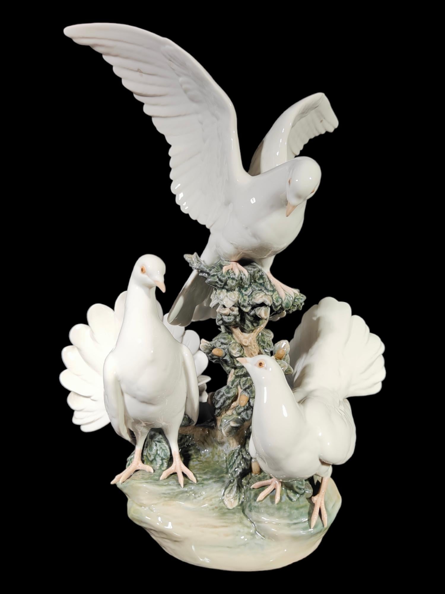 Lladro Porcelain Sculpture with Doves For Sale 4
