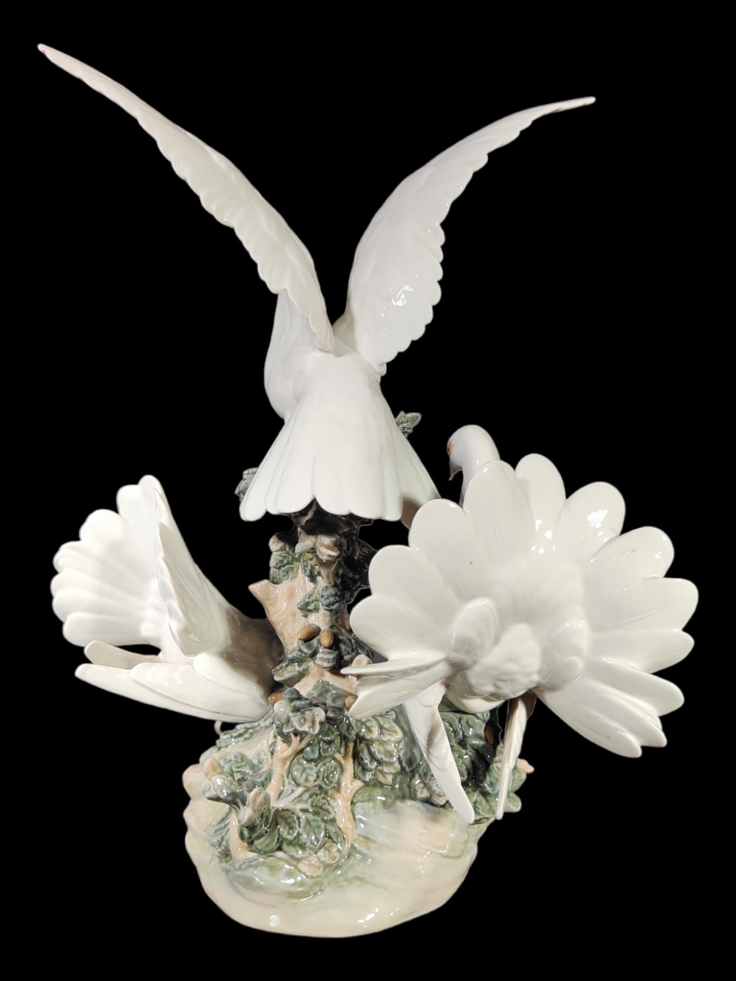 Late 20th Century Lladro Porcelain Sculpture with Doves For Sale