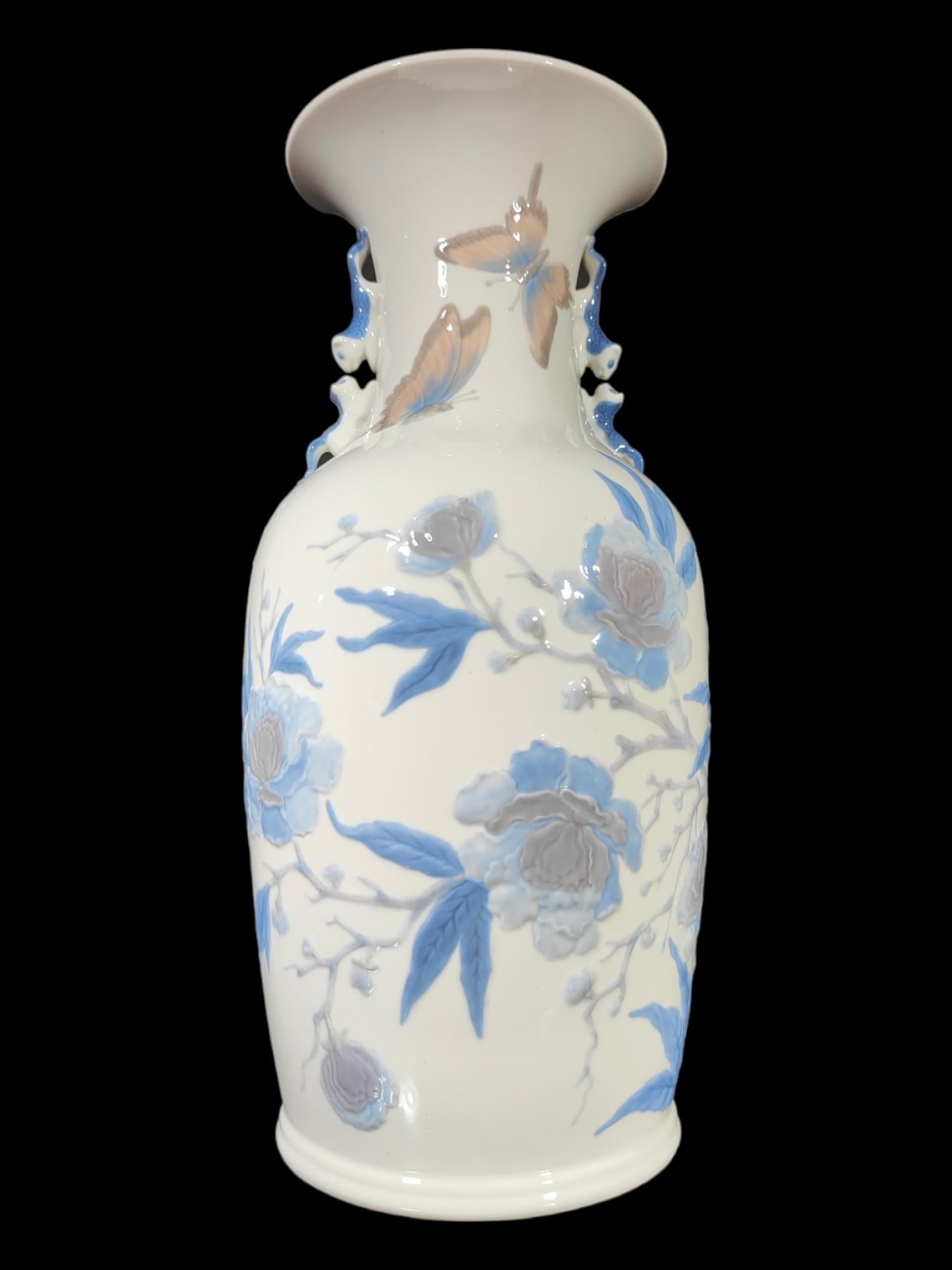 Lladro Porcelain Vase For Sale 1