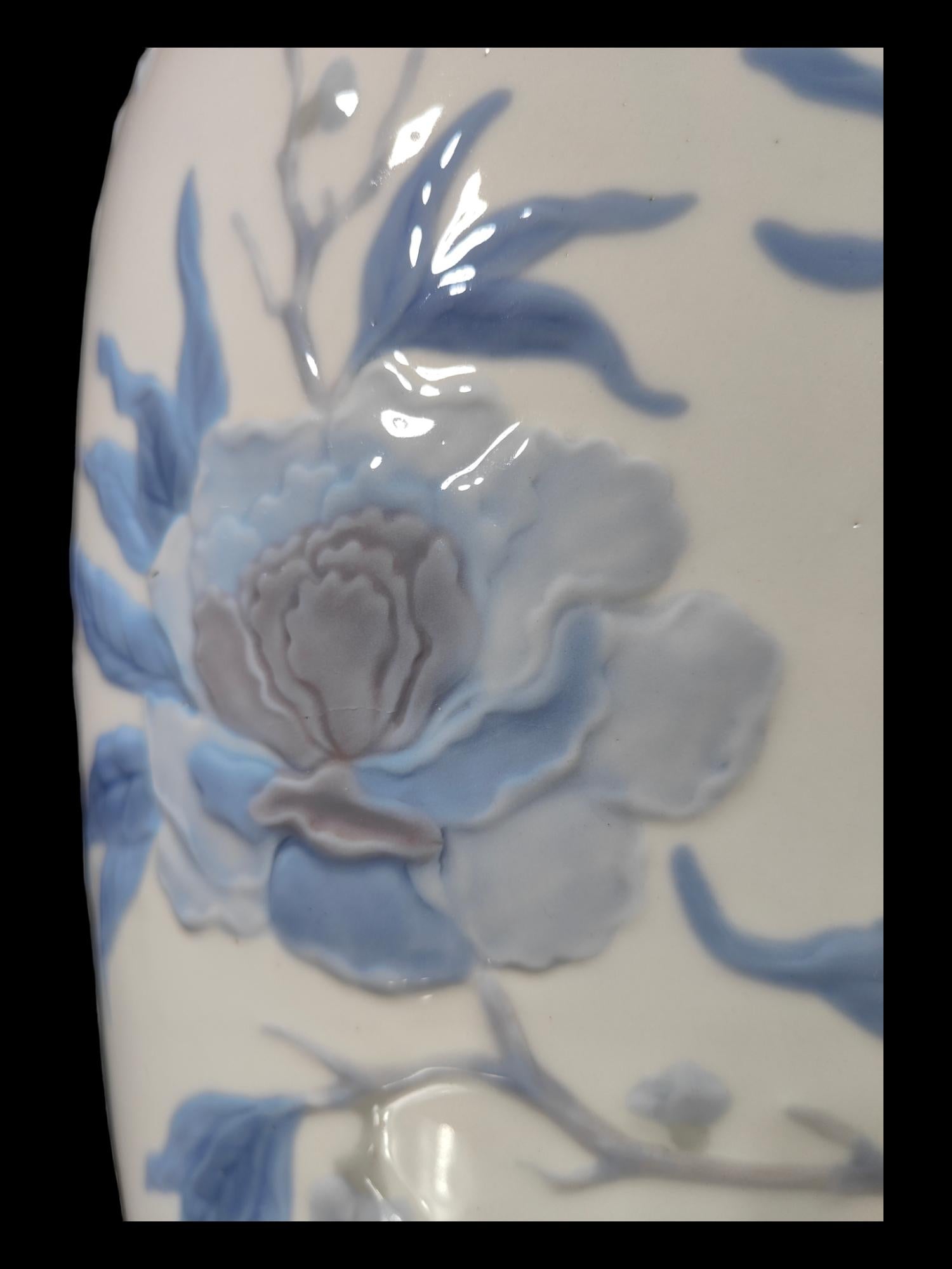 Lladro Porcelain Vase For Sale 3