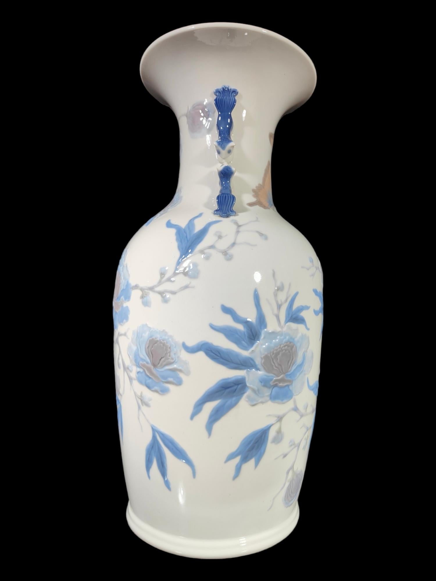 Lladro Porcelain Vase For Sale 4