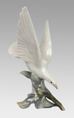 Lladro Sculpture Turtle Dove in Flight