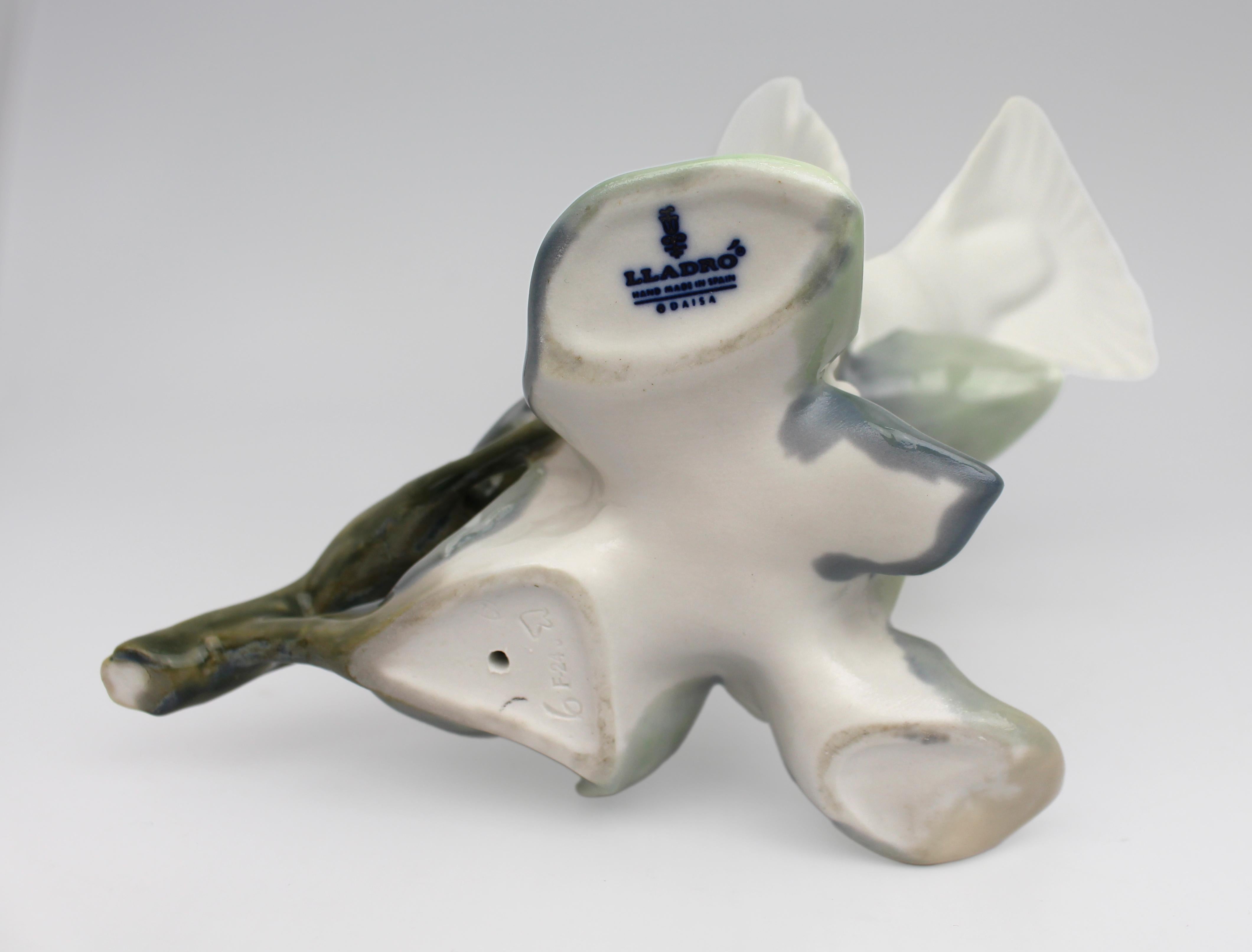 Porcelaine Sculpture Lladro Tortue colombe en vol en vente