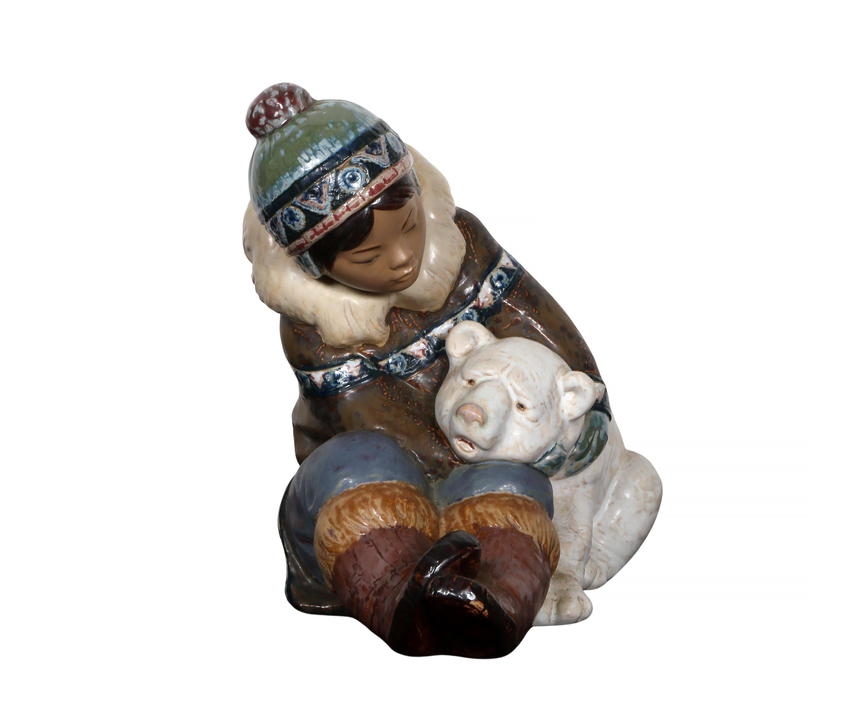 Eskimo che gioca, scultura realista in porcellana di Lladro in vendita 1