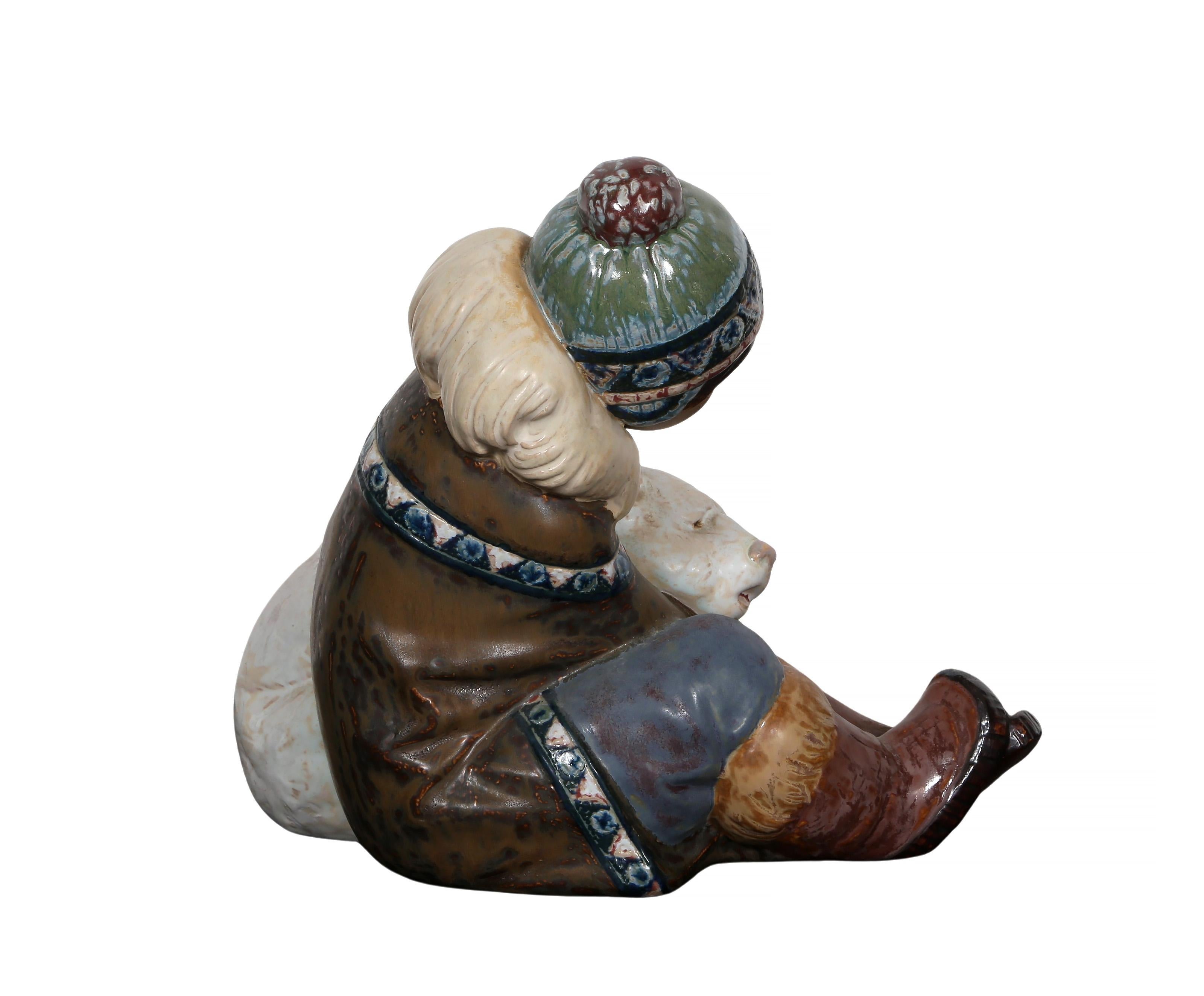 Eskimo che gioca, scultura realista in porcellana di Lladro in vendita 2
