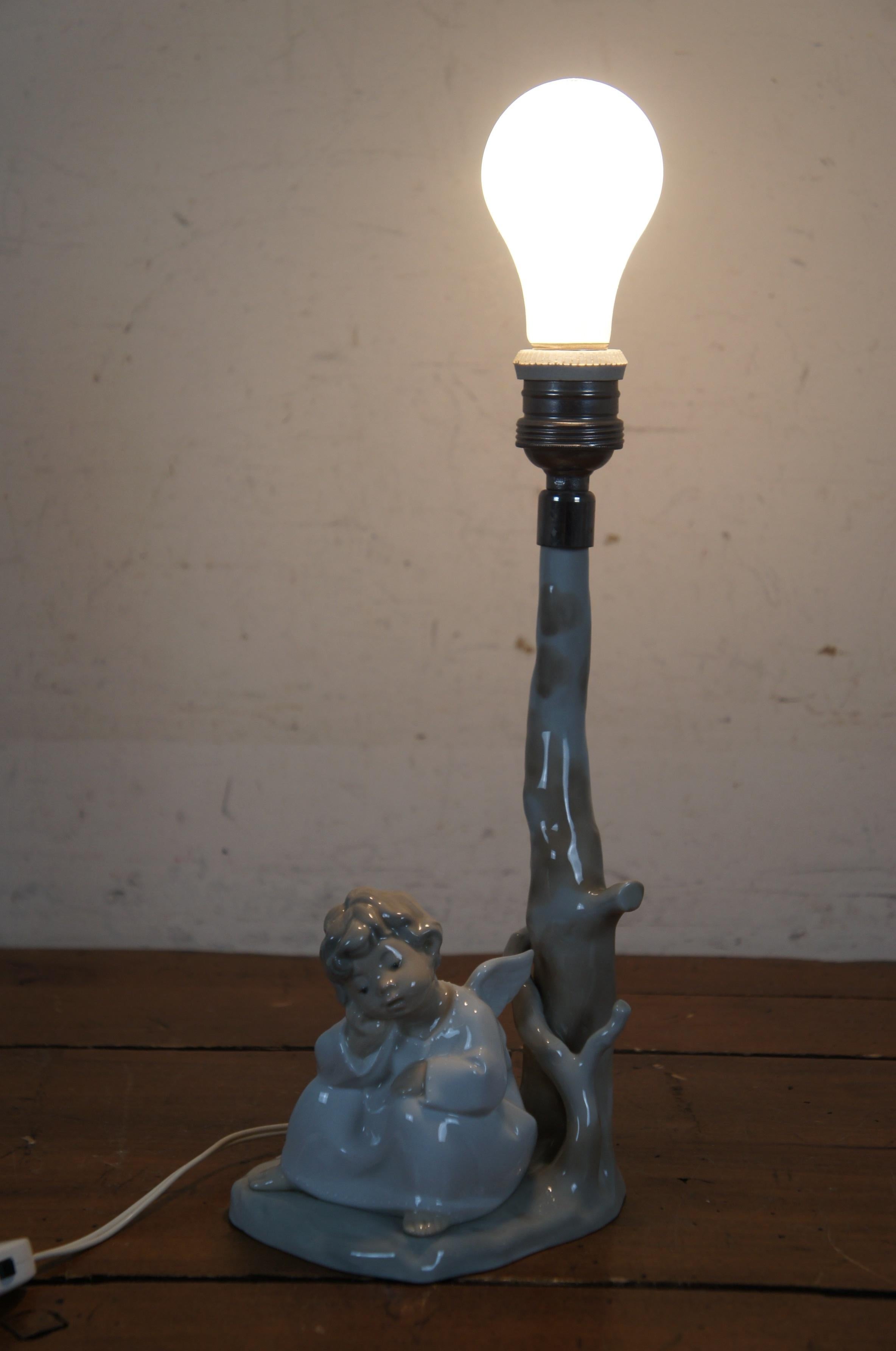 Lladro Angelo pensante seduto Lampada da tavolo in porcellana Fulgencio Garcia 12