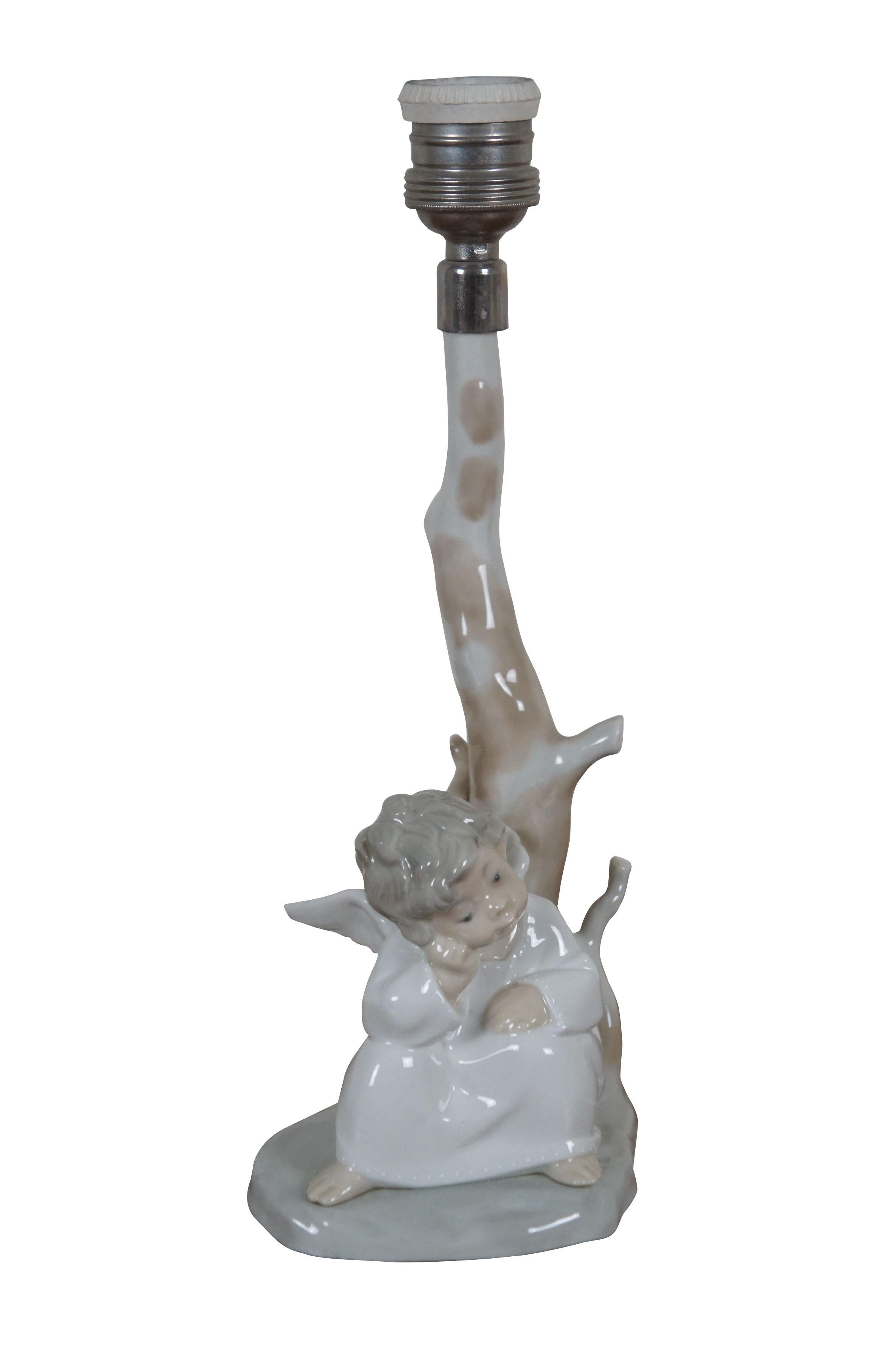 Lladro Angelo pensante seduto Lampada da tavolo in porcellana Fulgencio Garcia 12