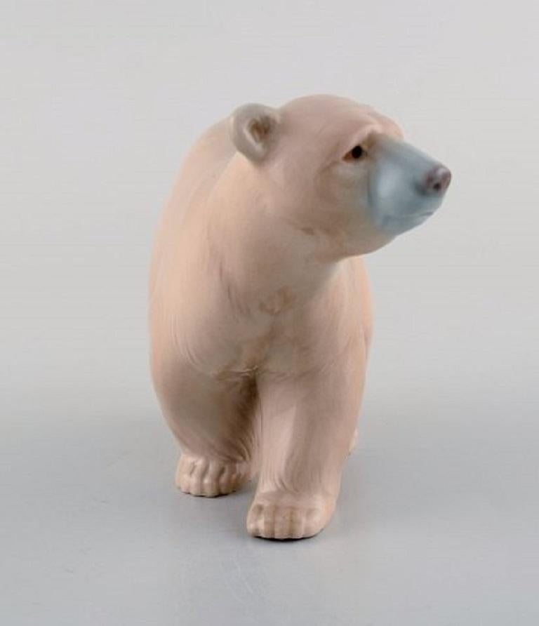 Lladro, Spain, Five Porcelain Figurines, Four Bears and a Calf, 1980s-1990s In Good Condition For Sale In Copenhagen, DK