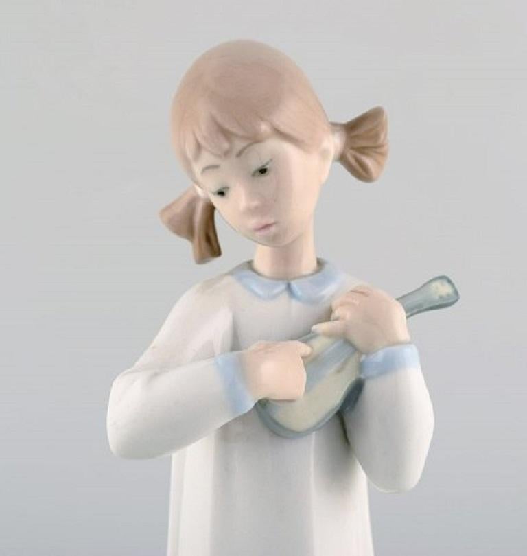 Lladro, Spain, Four Porcelain Figurines, Children with Instruments, 1980s In Good Condition For Sale In Copenhagen, DK