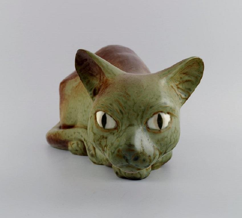 Lladro, Spain. Large and rare sculpture in glazed ceramics. Lying cat. 1960s.
Measures: 42 x 16 x 16 cm.
In excellent condition.
Stamped.