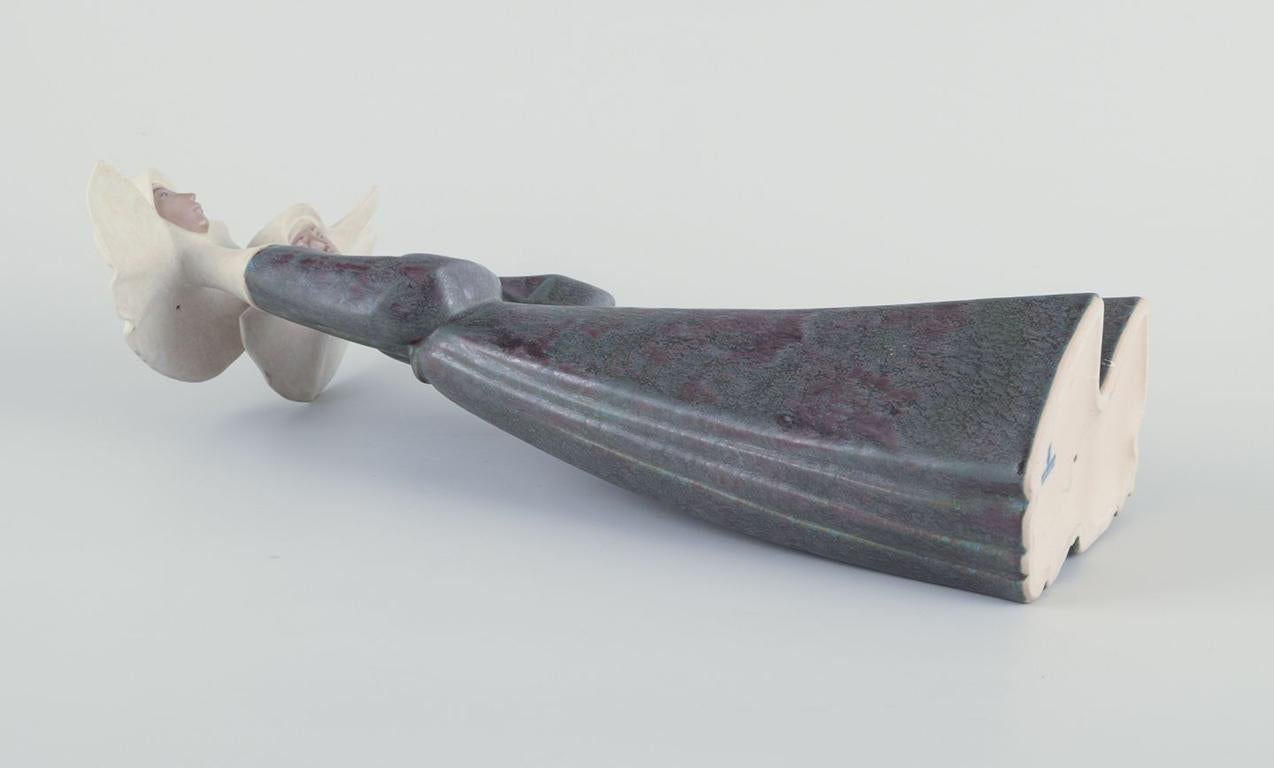 Ceramica Lladró, Spagna. Grande statuetta in ceramica di due suore. Ca. 1970s in vendita