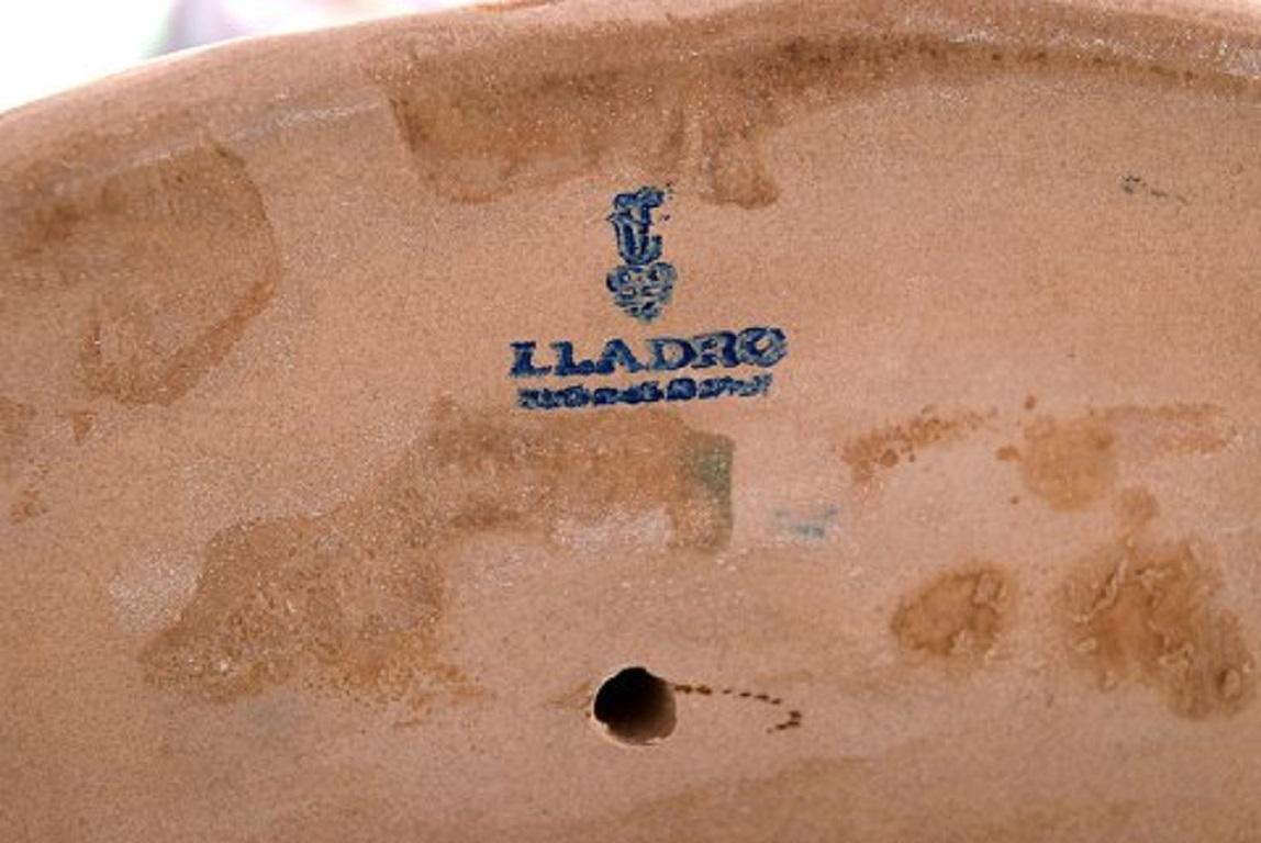 Céramique Grande figure en céramique émaillée de Lladro, Espagne, fin du 20e siècle en vente